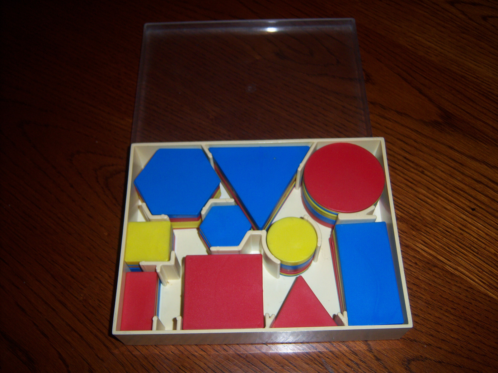 VTG Invicta Educational Aid Desktop Attribute Logic Blocks 36-120 England GAME