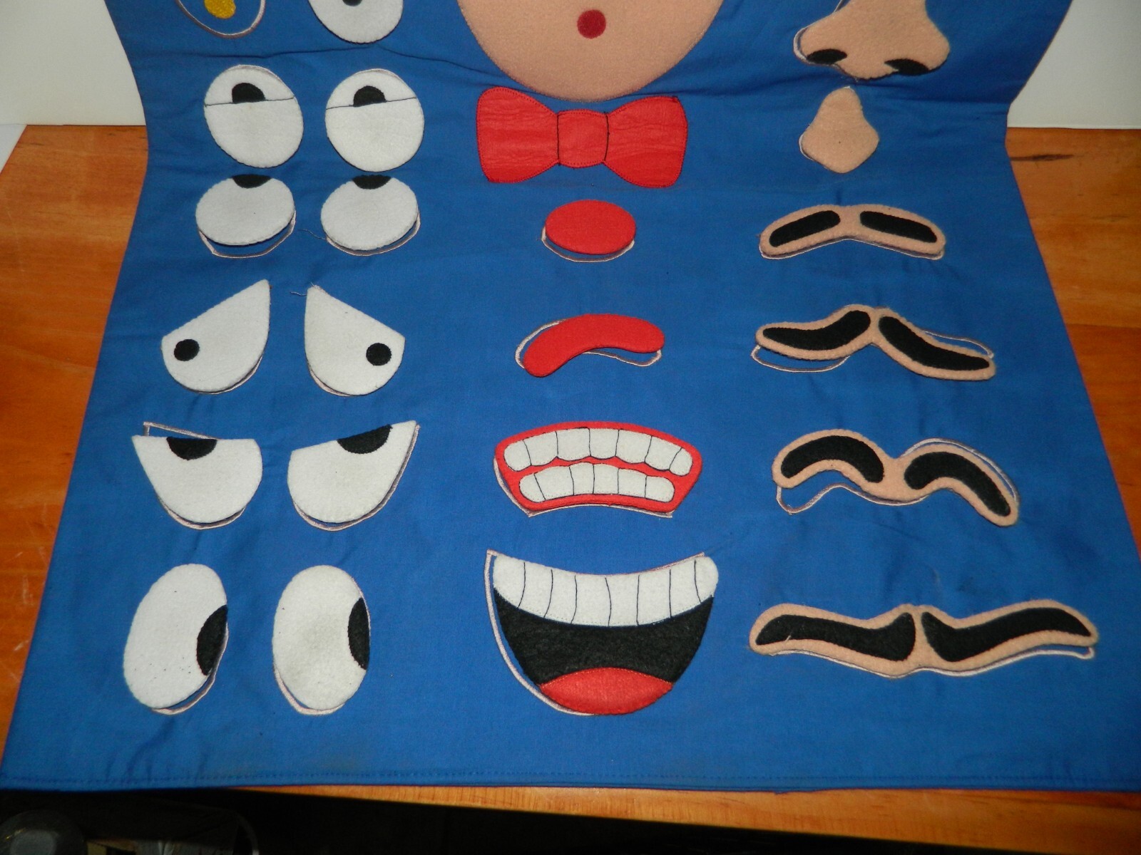MR. FACE Hanging FABRIC WALL CHART Facial Emotions Activity* Hard To Find