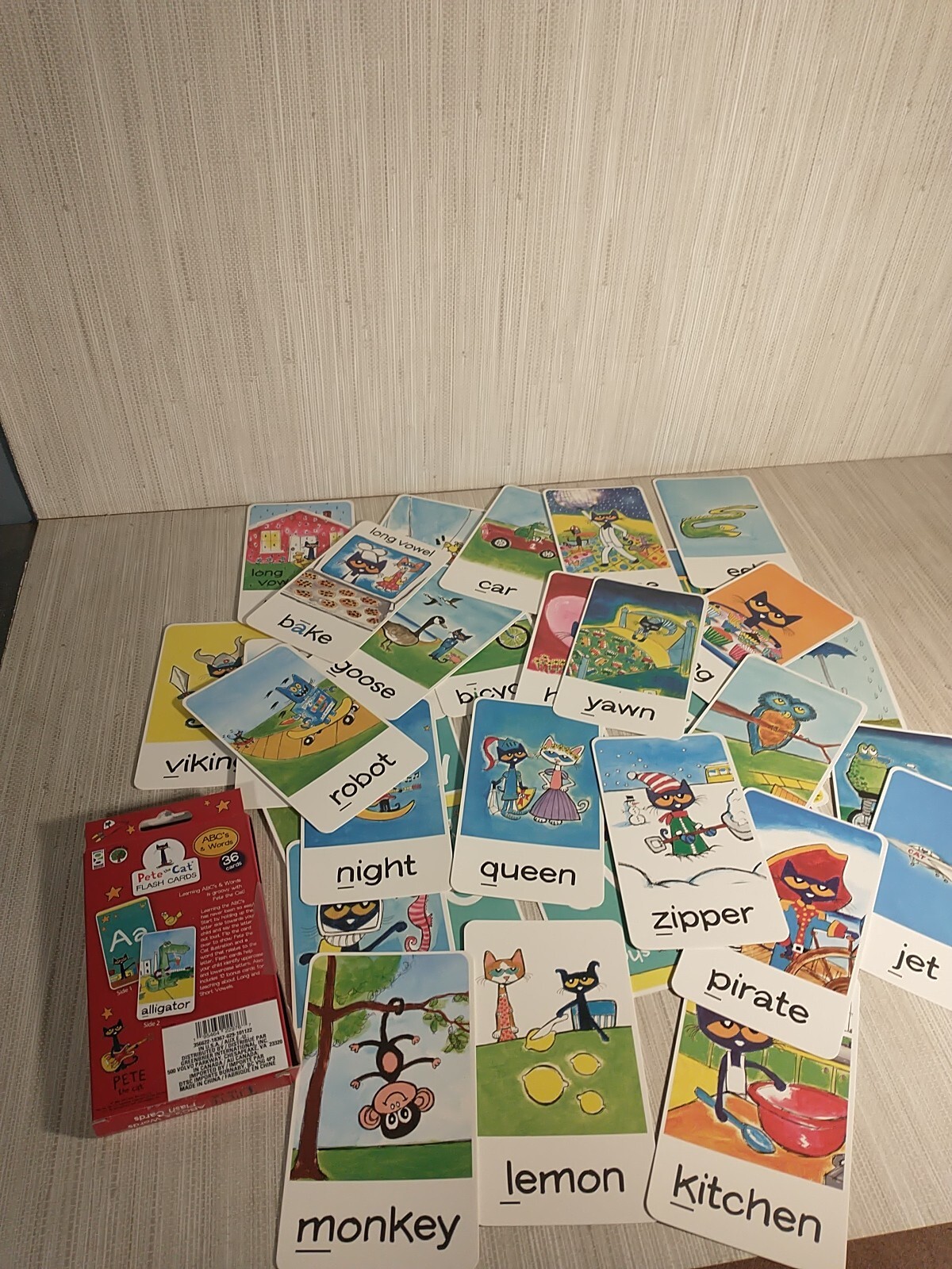 Pete the Cat 36 Flash Cards ABC’s and Words Flash Cards Ages 3+