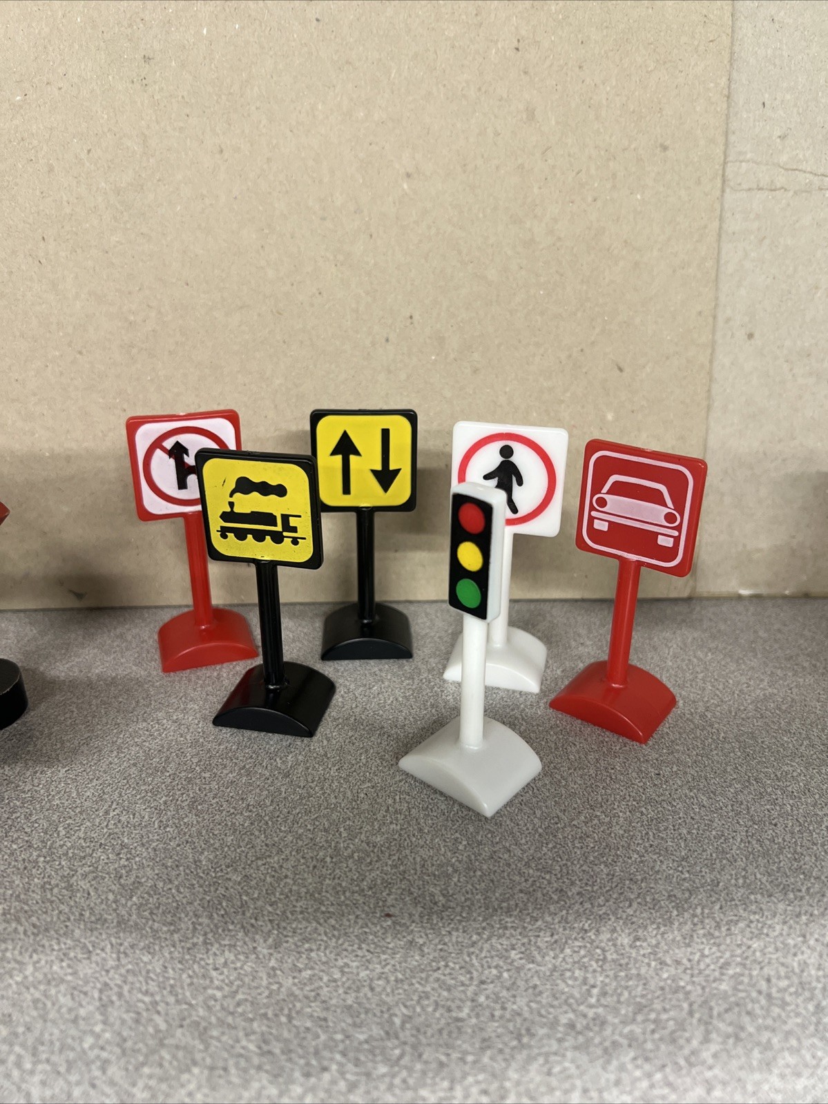 Excellerations Premium Traffic Signs for Block Play – Set of 16