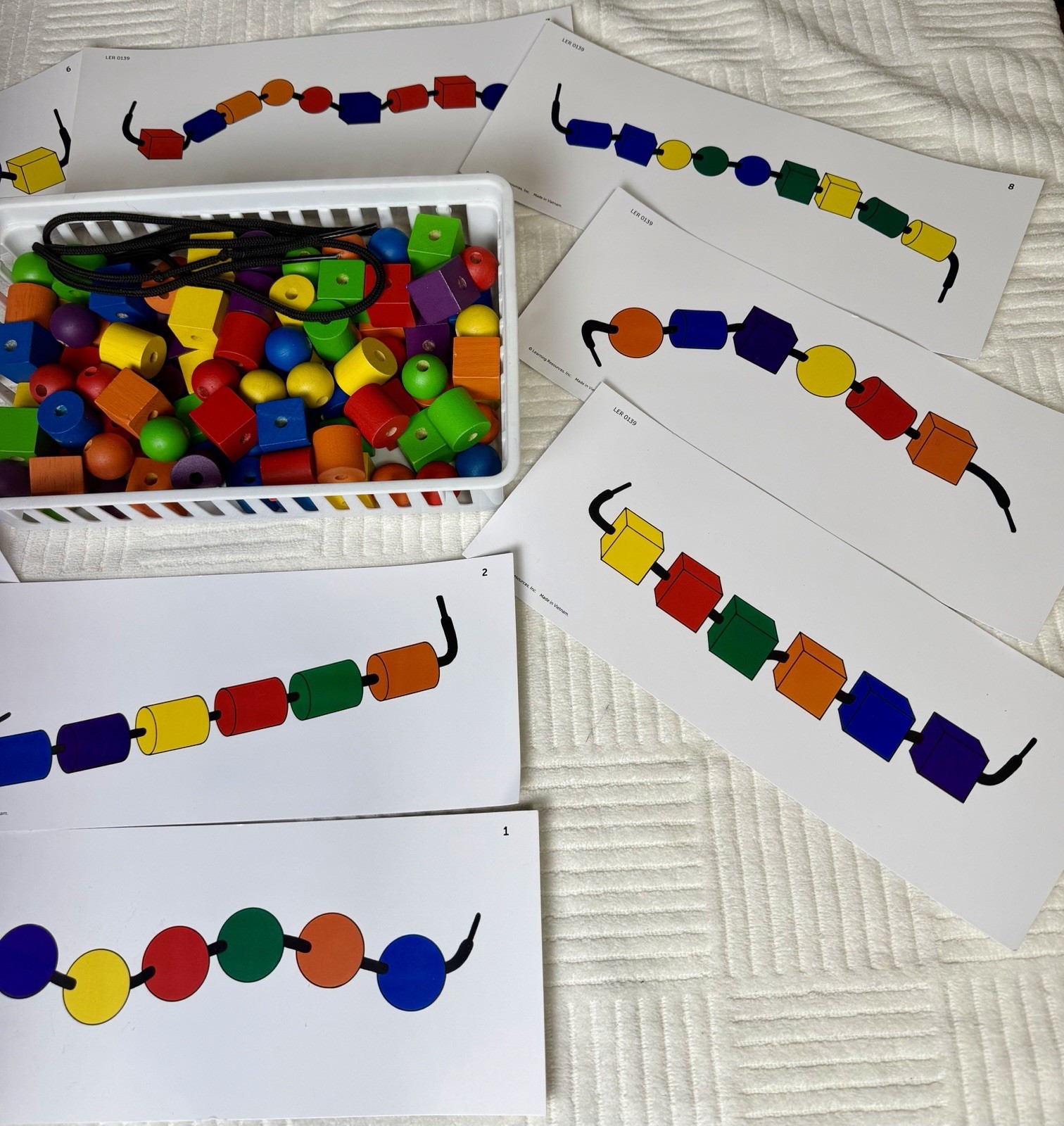 Learning Resources Multicolor Lacing Beads w/ Pattern Cards & Laces 117 pcs