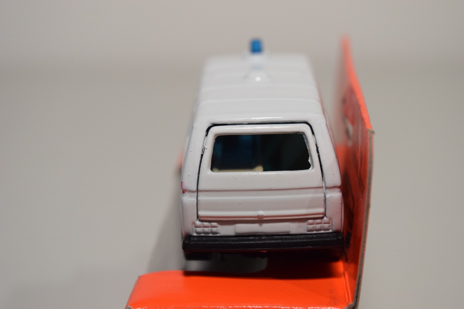 A94 1:64 3 INCH MATCHBOX LESNEY 20 VW VOLKSWAGEN AMBULANCE MIB RARE!