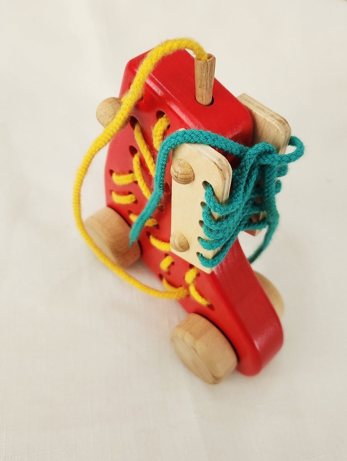 BAJO RED WOODEN LACING SHOE ON WHEELS ROLLERSKATE BOYS GIRLS UNISEX IN EXCELLENT