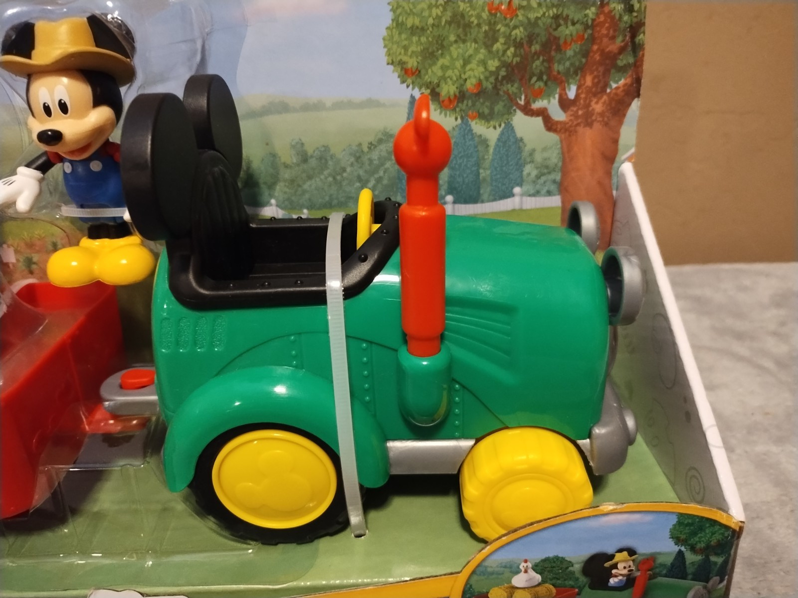 NEW Disney Junior Mickey Barnyard Fun Tractor