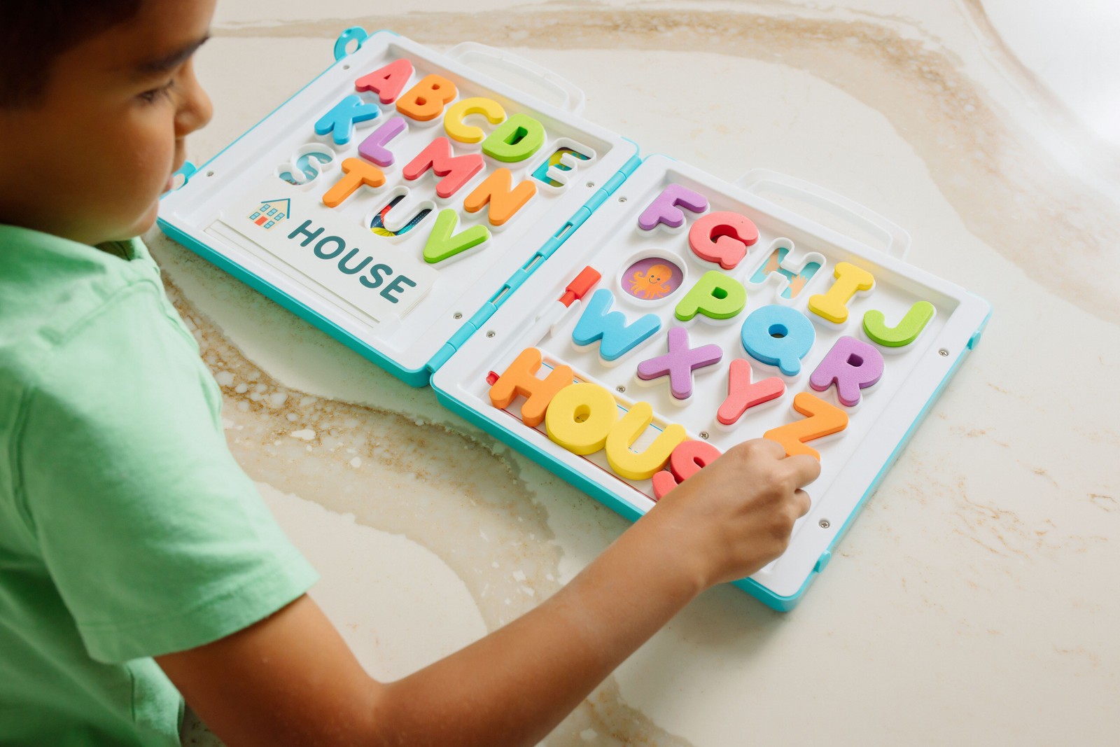 Chuckle & Roar First Words All About A-B-C’s Travel Case for Preschool Children