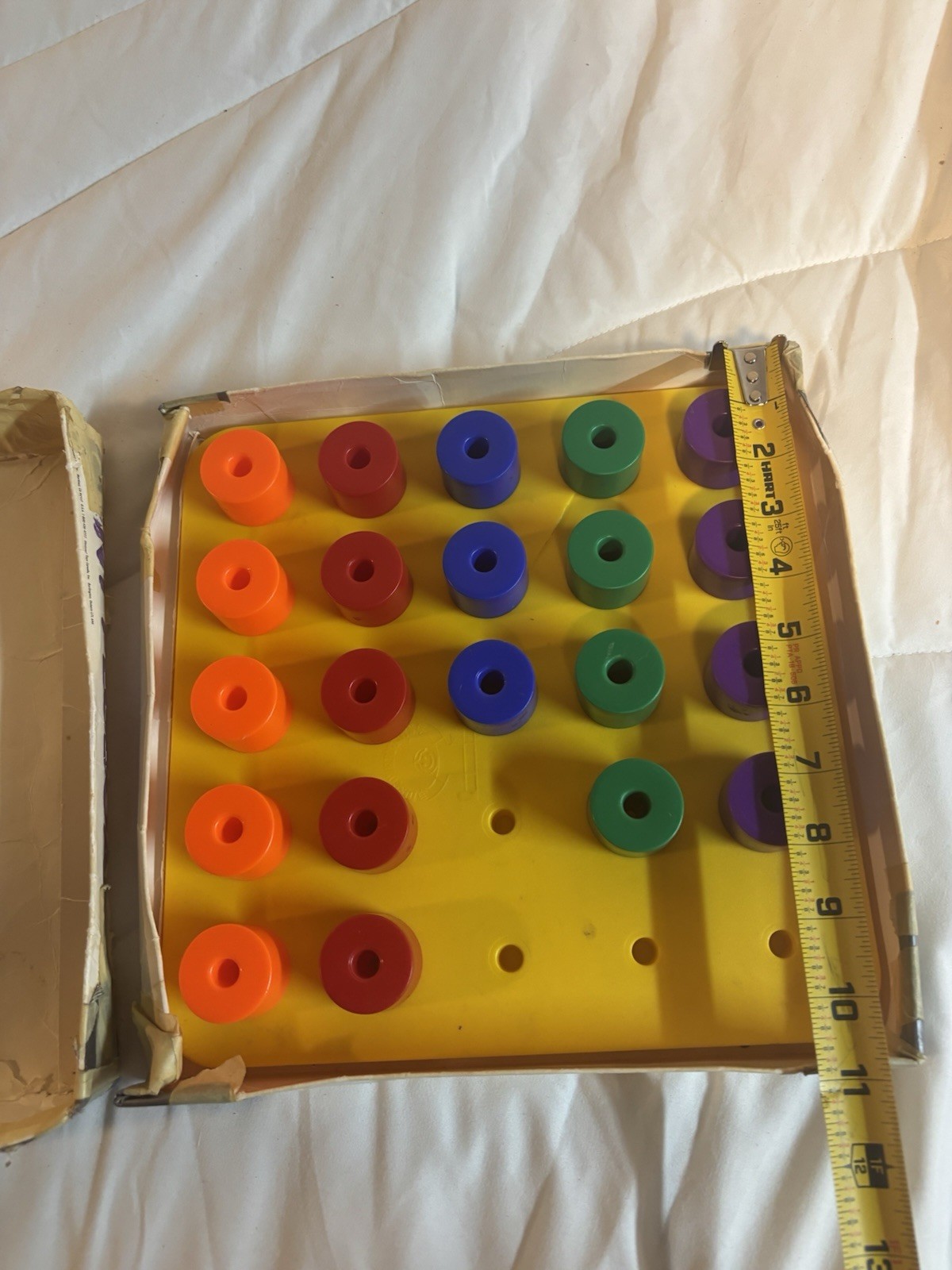 VINTAGE 1990 DISCOVERY TOYS – GIANT PEGBOARD 18 months fine motor toy 21 pieces