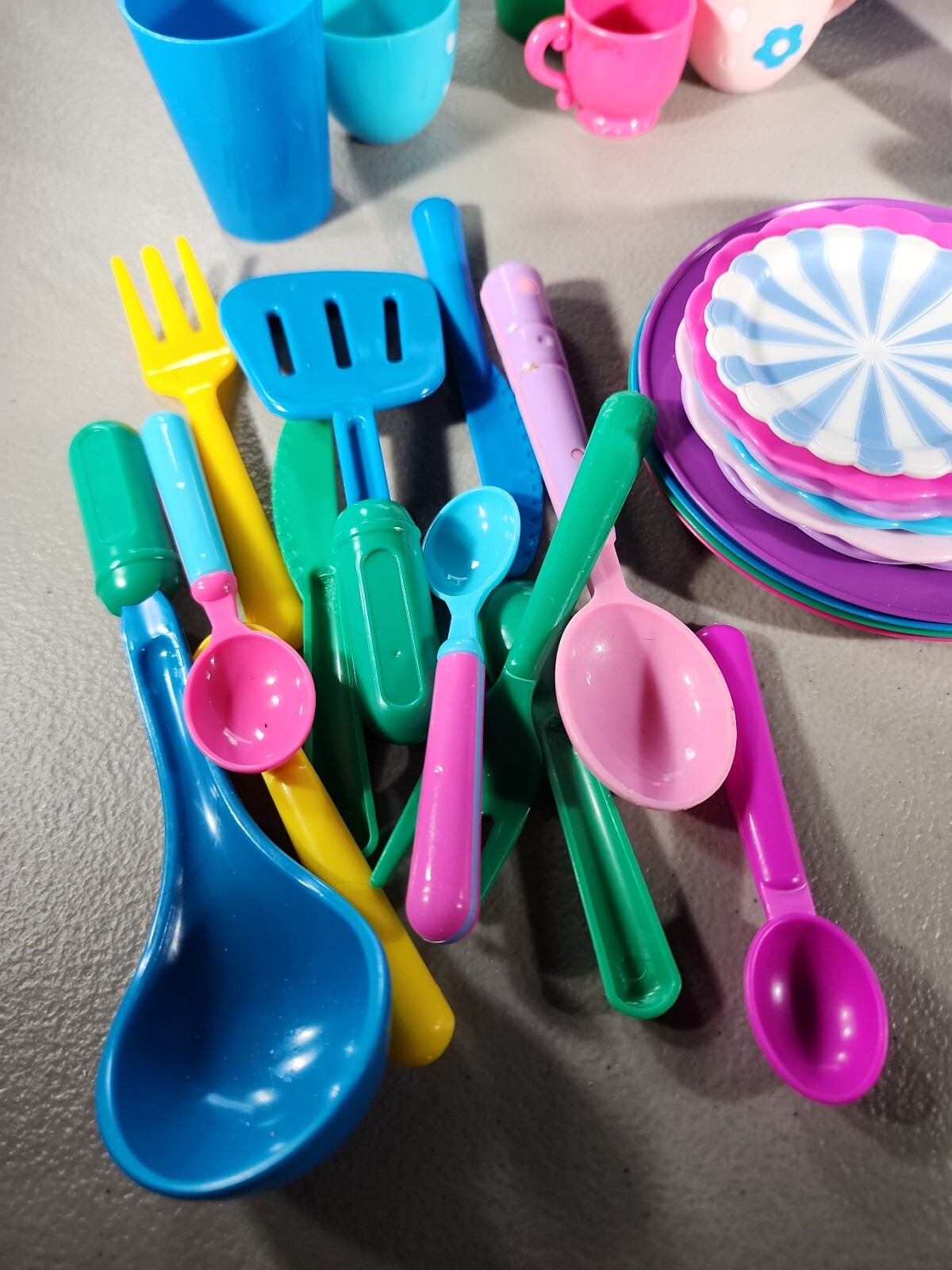 Children’s Kids Play Kitchen Lot 40pc Set, Cups, Utensils, Pans & More