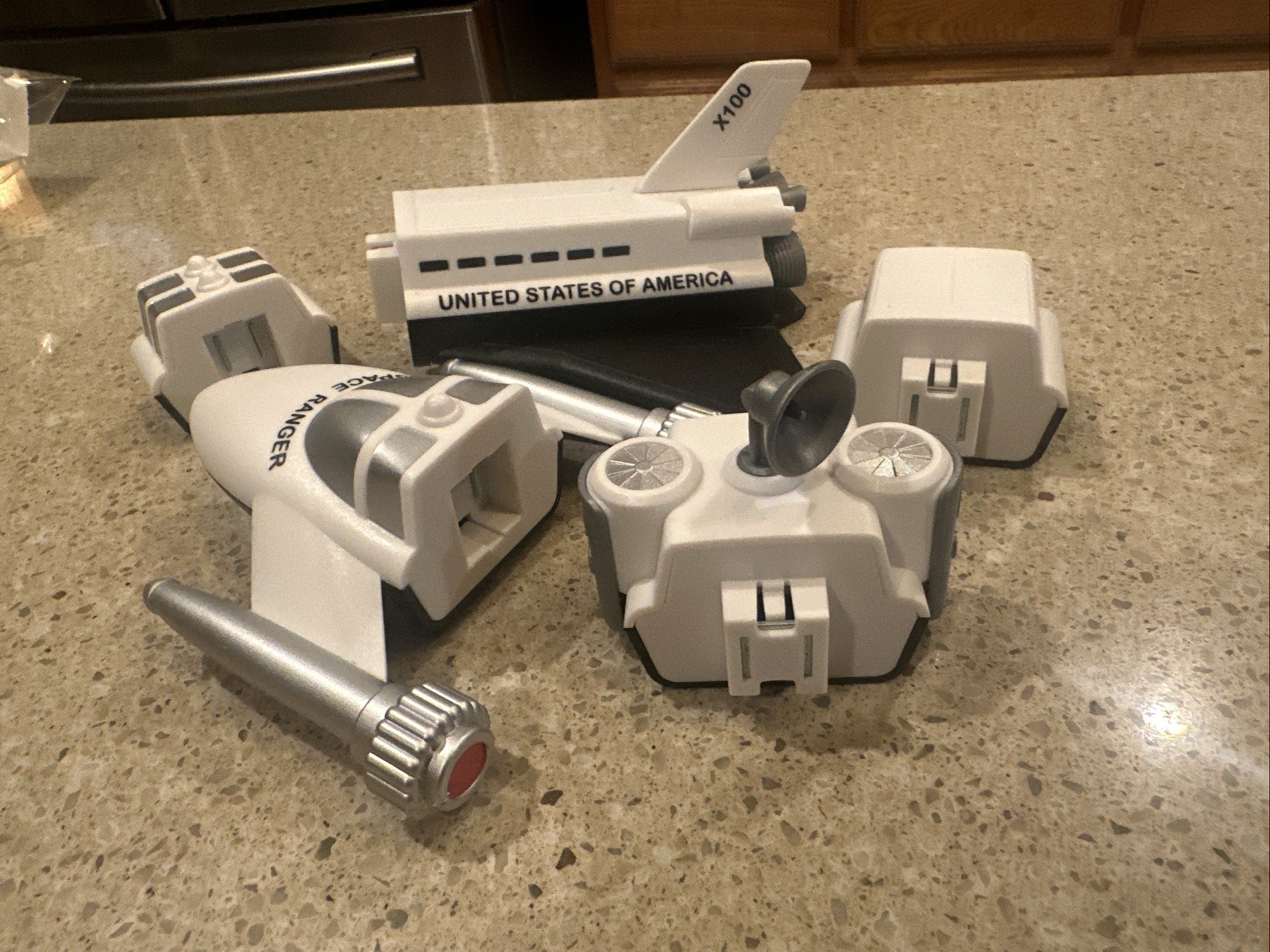 Popular Playthings Magnetic Mix or Match Space Vehicles Space Shuttle 5 PCs
