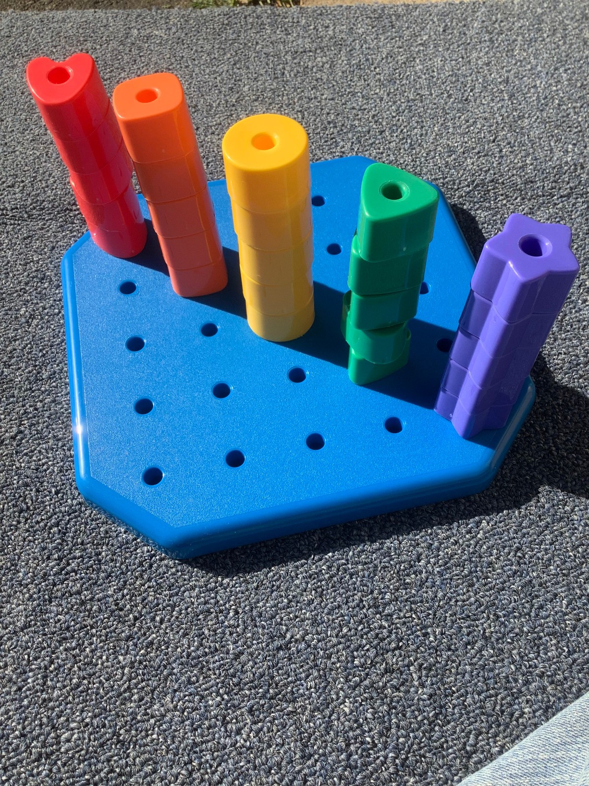 NEW! Avon Fun Beginnings Bright Shapes Pegboard #2 Sort by color & shape