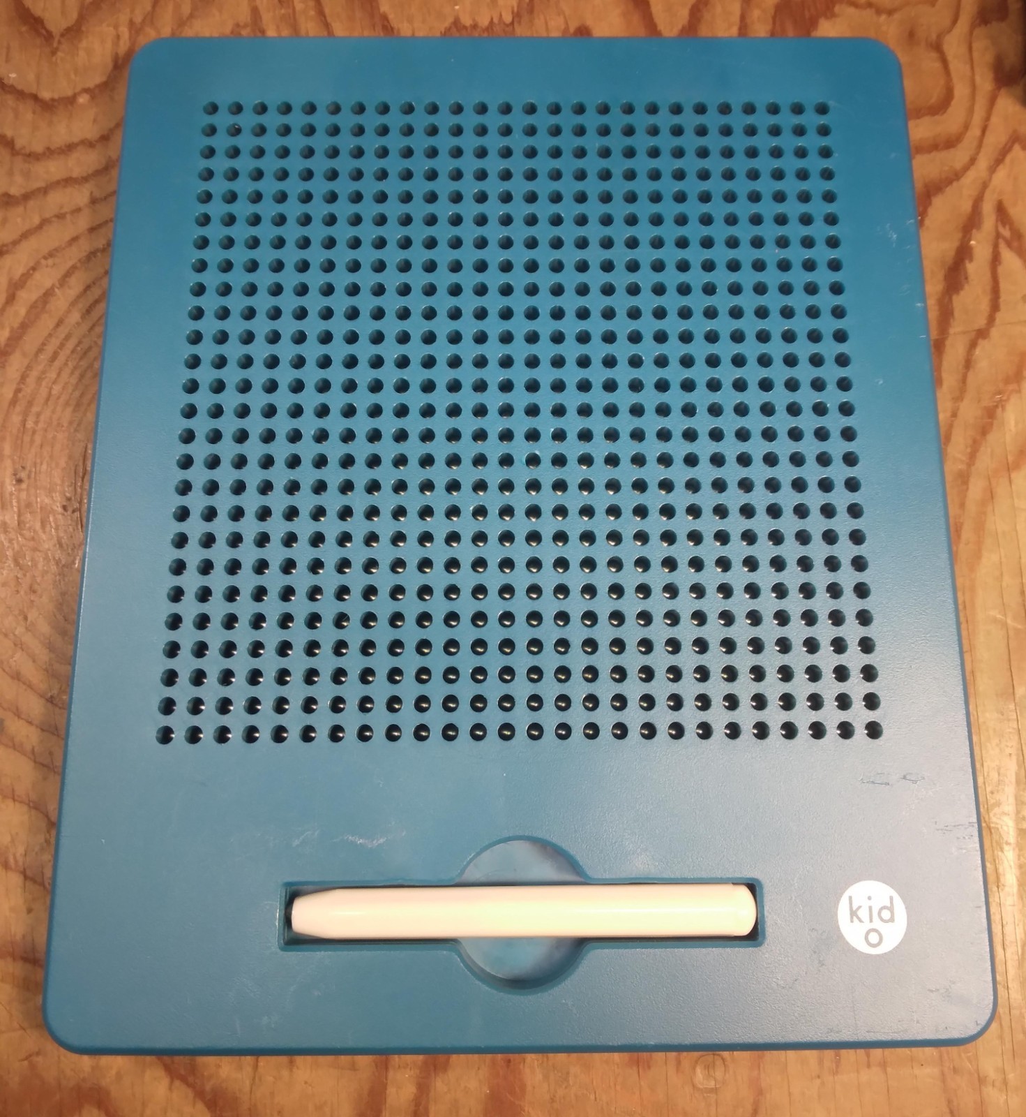 Kid O Free Play Blue Magnatab 26×26 Grid Tablet & Magnetic Pen Toy