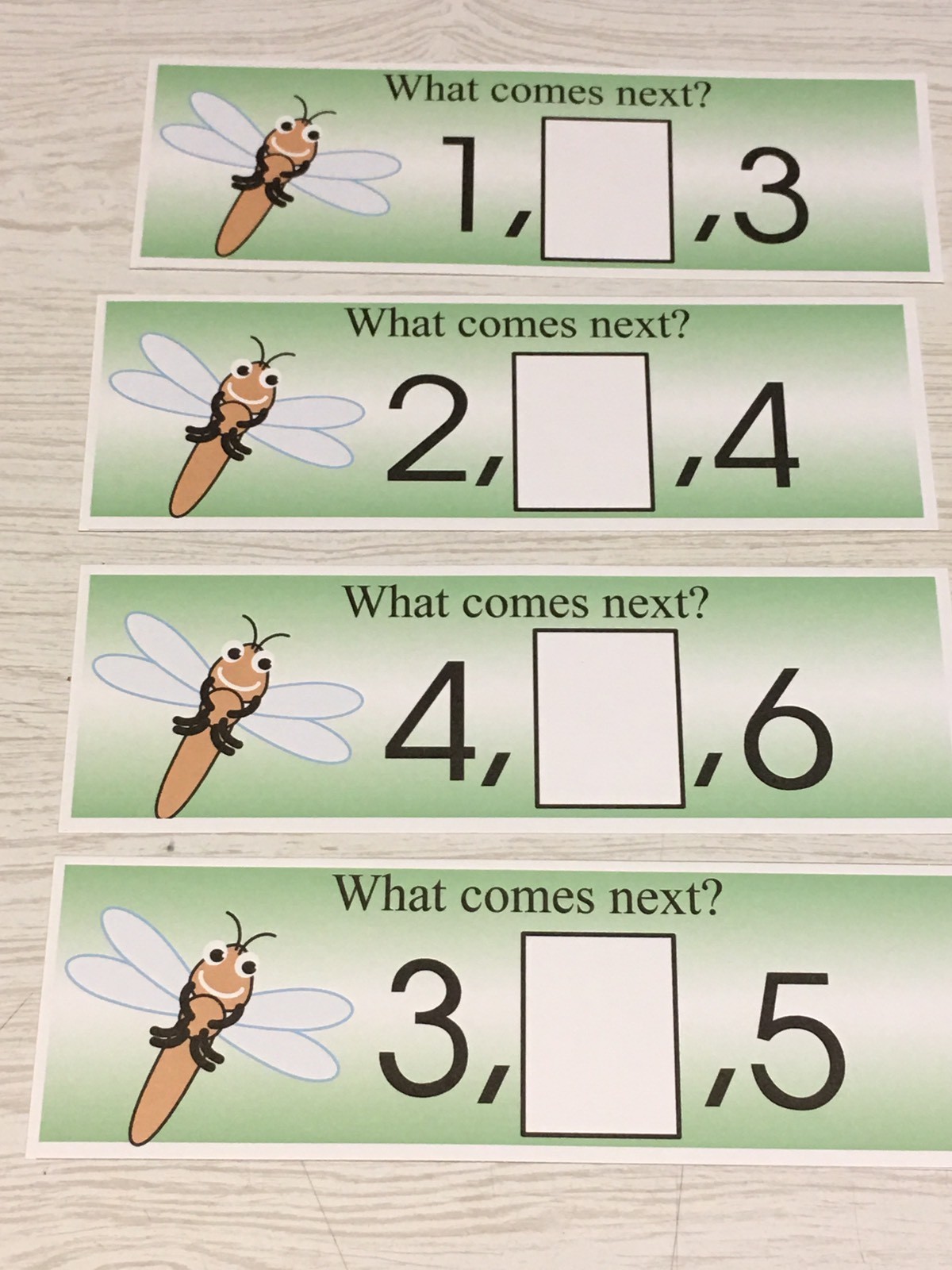 Dragonfly – Numbers – What comes next ? – 21 Laminated cards Activity Set