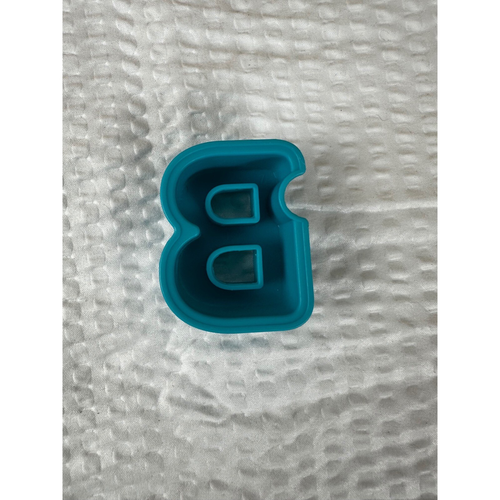 Letter “B” for Elmo On The Go learning game. Letter B only