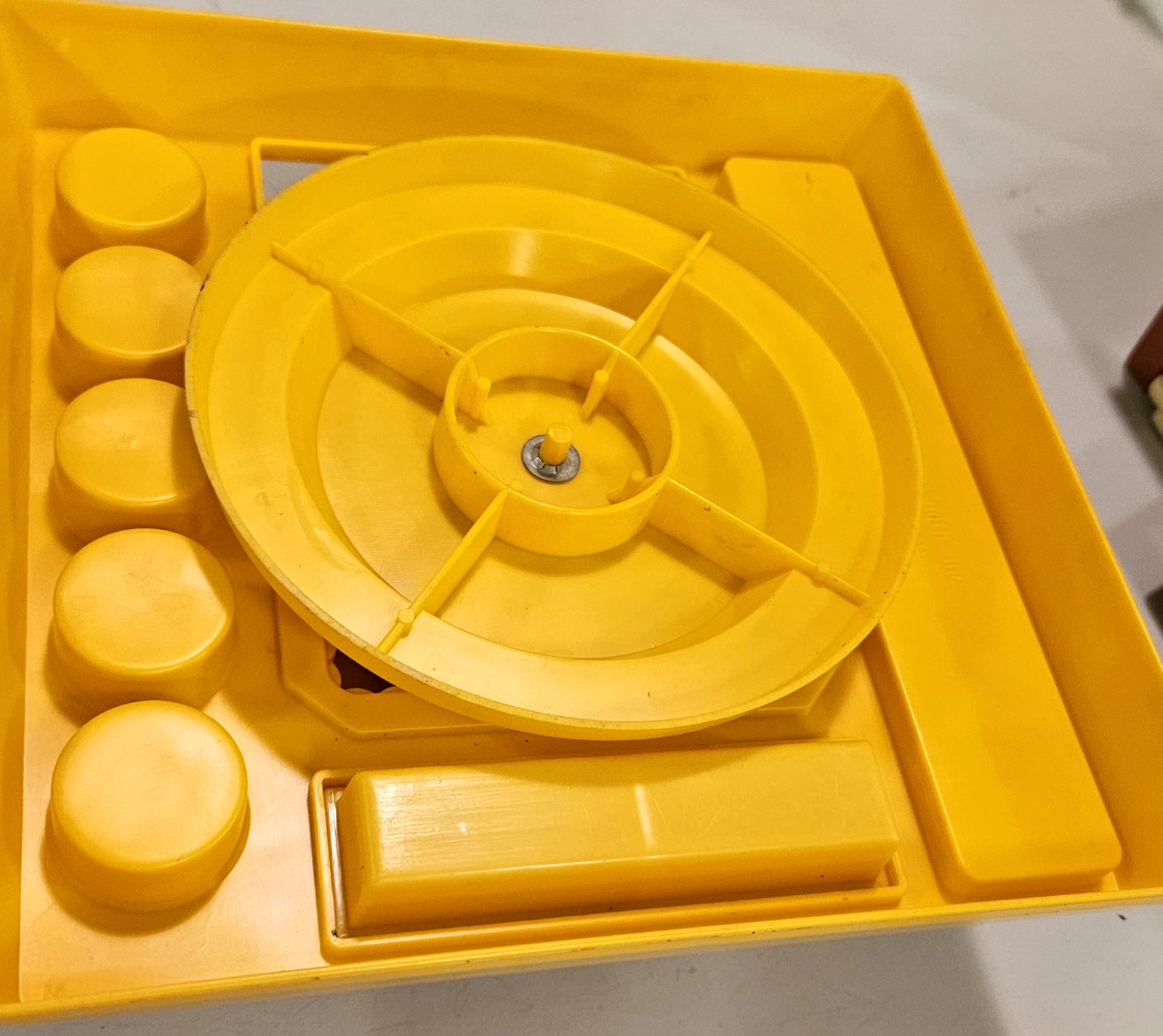 VINTAGE 1970’S CRAYOLA ROTATING CRAFT CADDY CRAYON, MARKER, PAINT, BRUSH