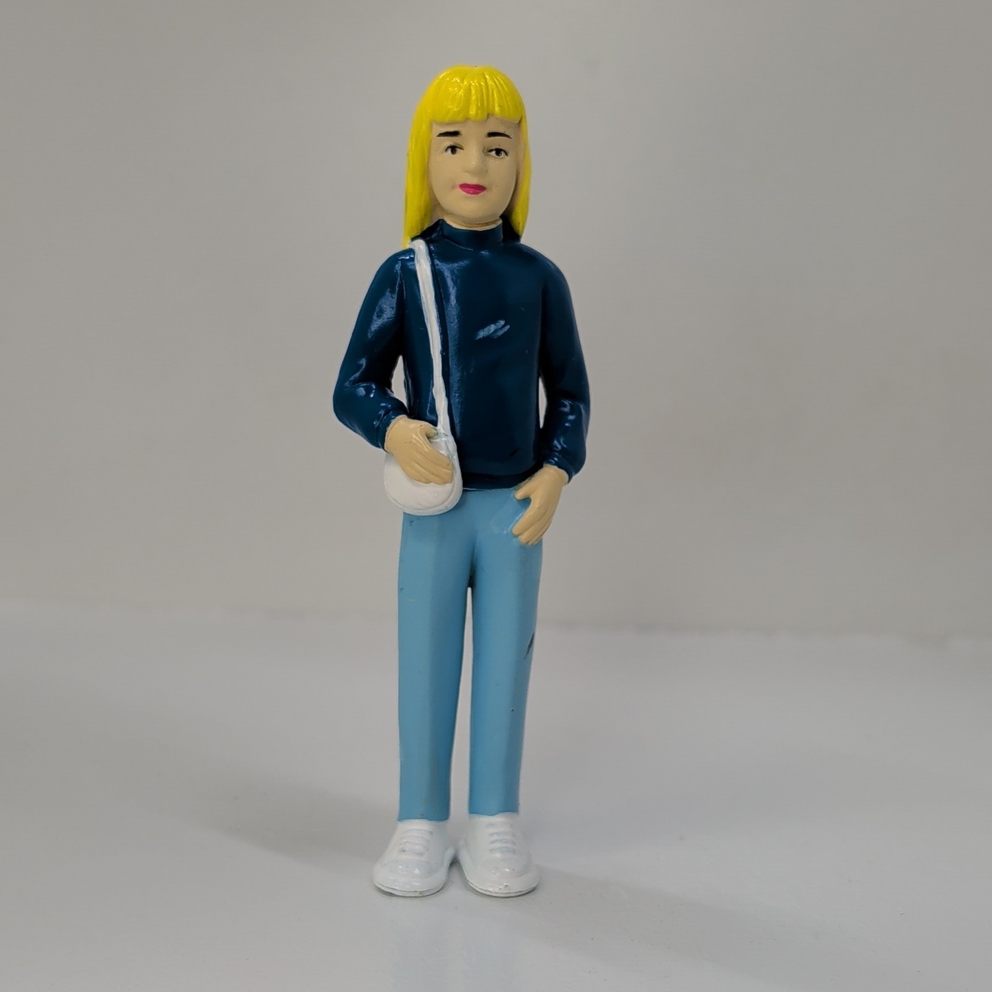 Teenager Blond Girl With Purse Lakeshore Community Block Play People Person