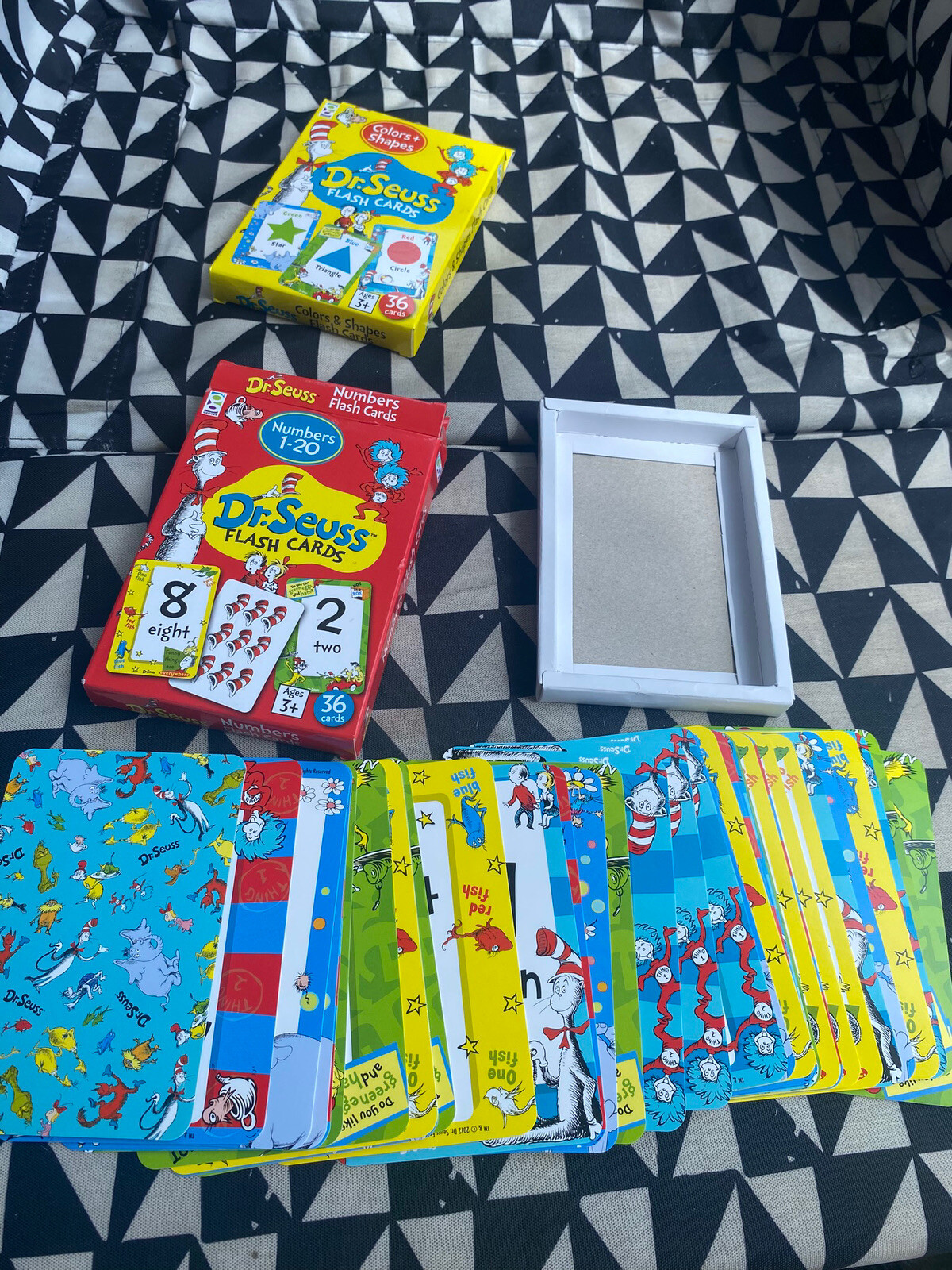 Geddes Dr Seuss Flash Clards Colors and Shapes & Numbers – Lot Of 2