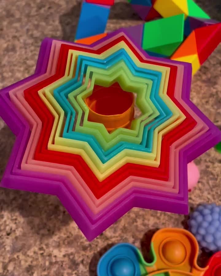 🔥Gigglescape Fidget Box 28-Piece Set For Ages 3+ Stretch, Twist & Squeeze!🔥