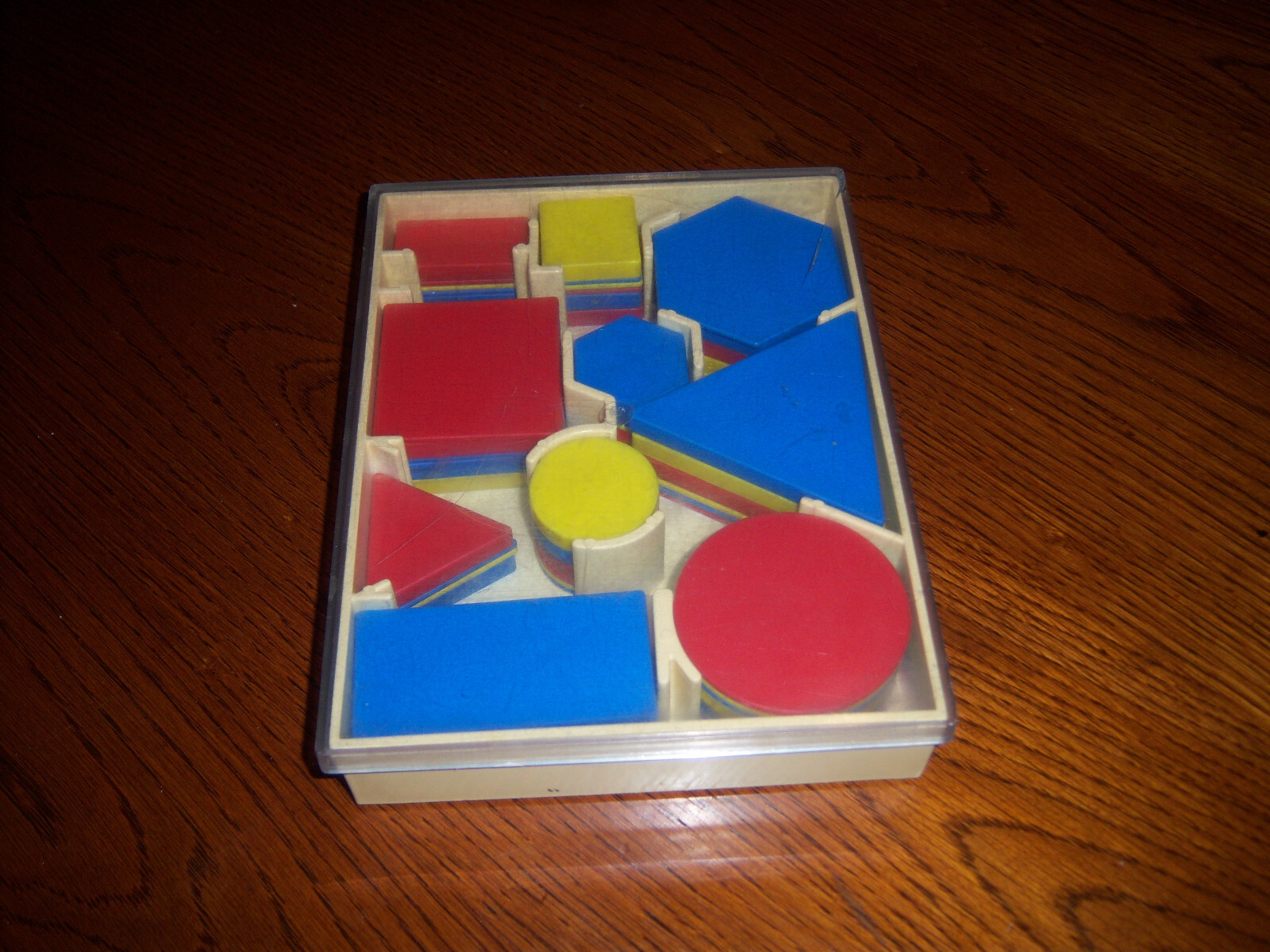 VTG Invicta Educational Aid Desktop Attribute Logic Blocks 36-120 England GAME
