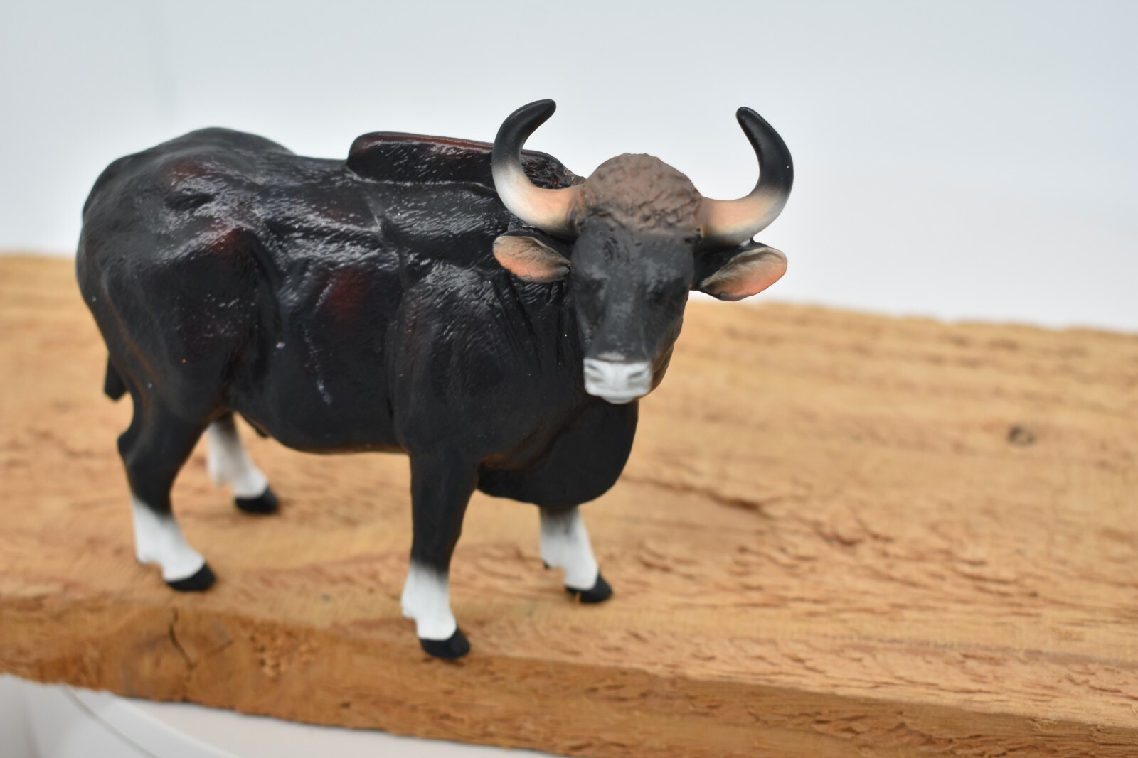 Gaur Bull Realistic Toy Model Plastic Replica Animal, Kids Gift 5.5″ M117
