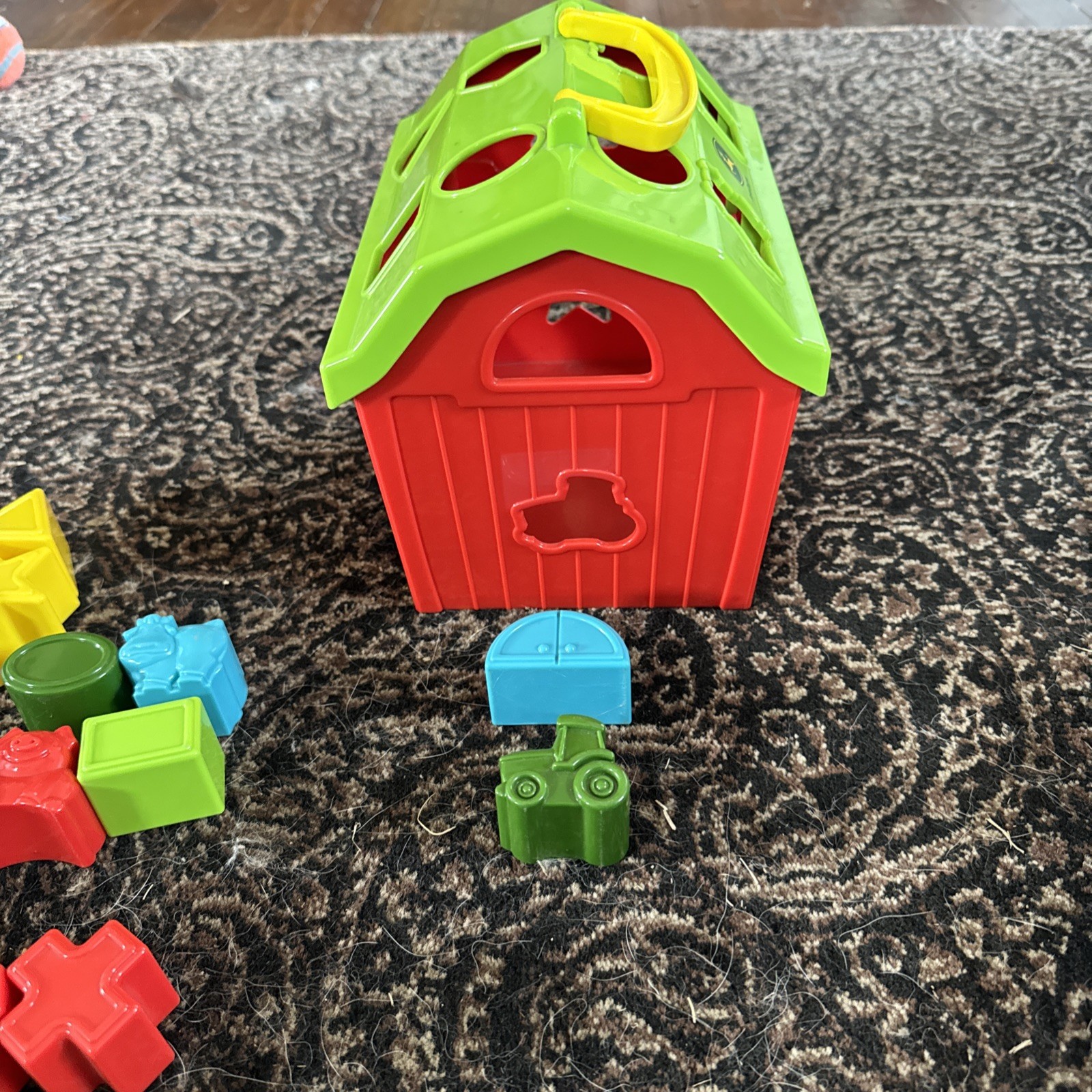 TOMY John Deere Barnyard Shape Sorter 14 Shapes Door Opens & Closes