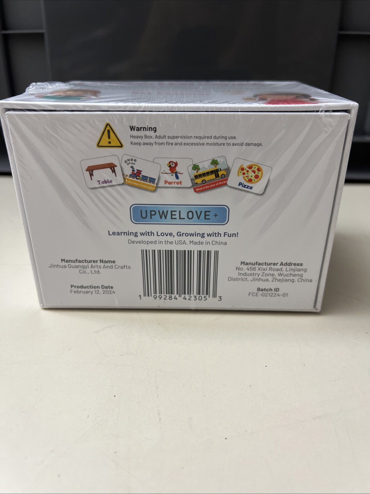 Early learning Flash Cards. 101 Flash Cards. Ages 3+
