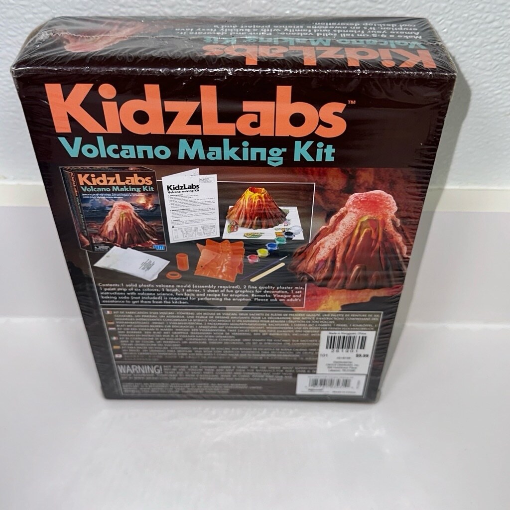 SEALED! New in box!! Kidz Labs Volcano Making Kit Science Project Decor 2015 4M