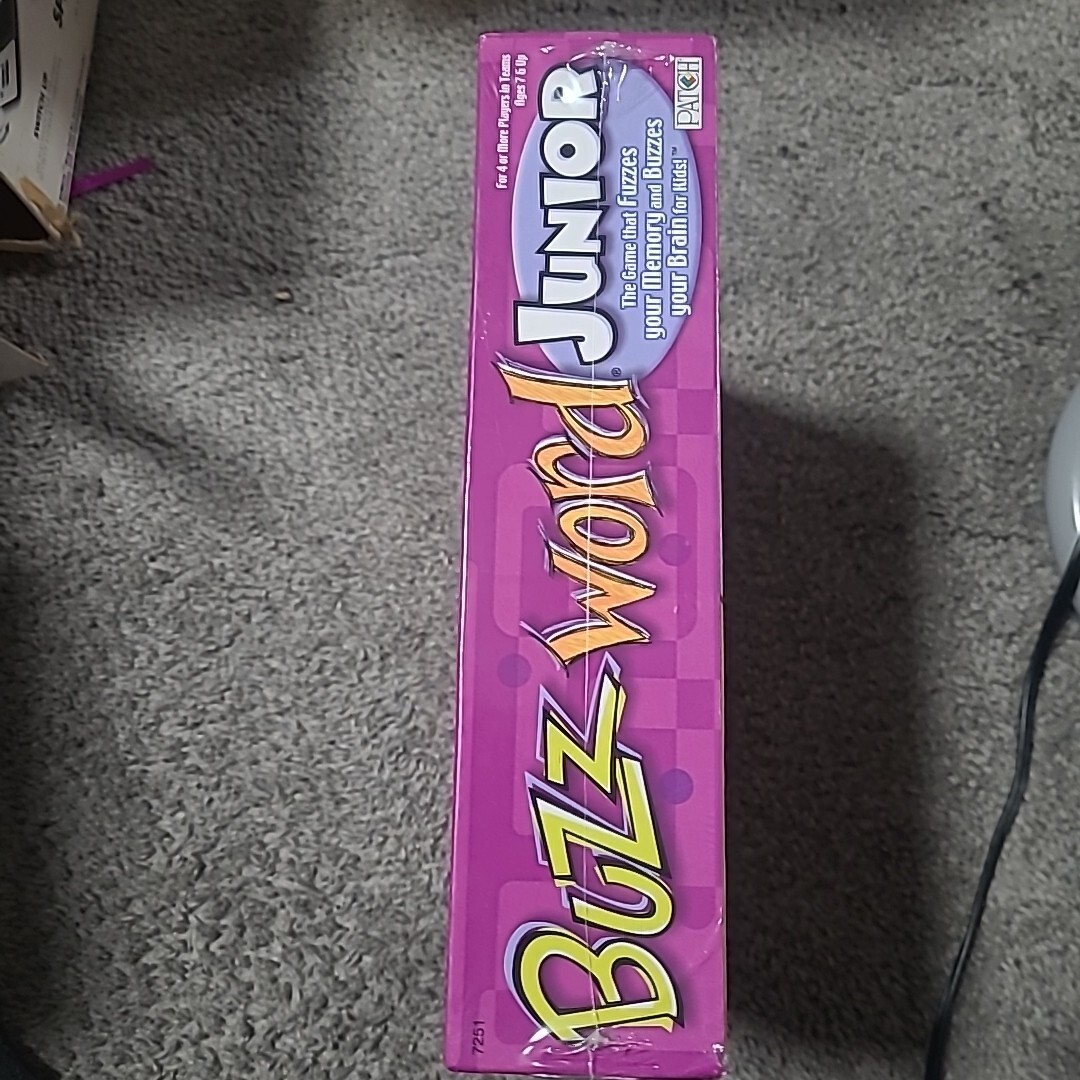 Buzz Word Junior Board Family Fun Game Memory. NEW SEALED
