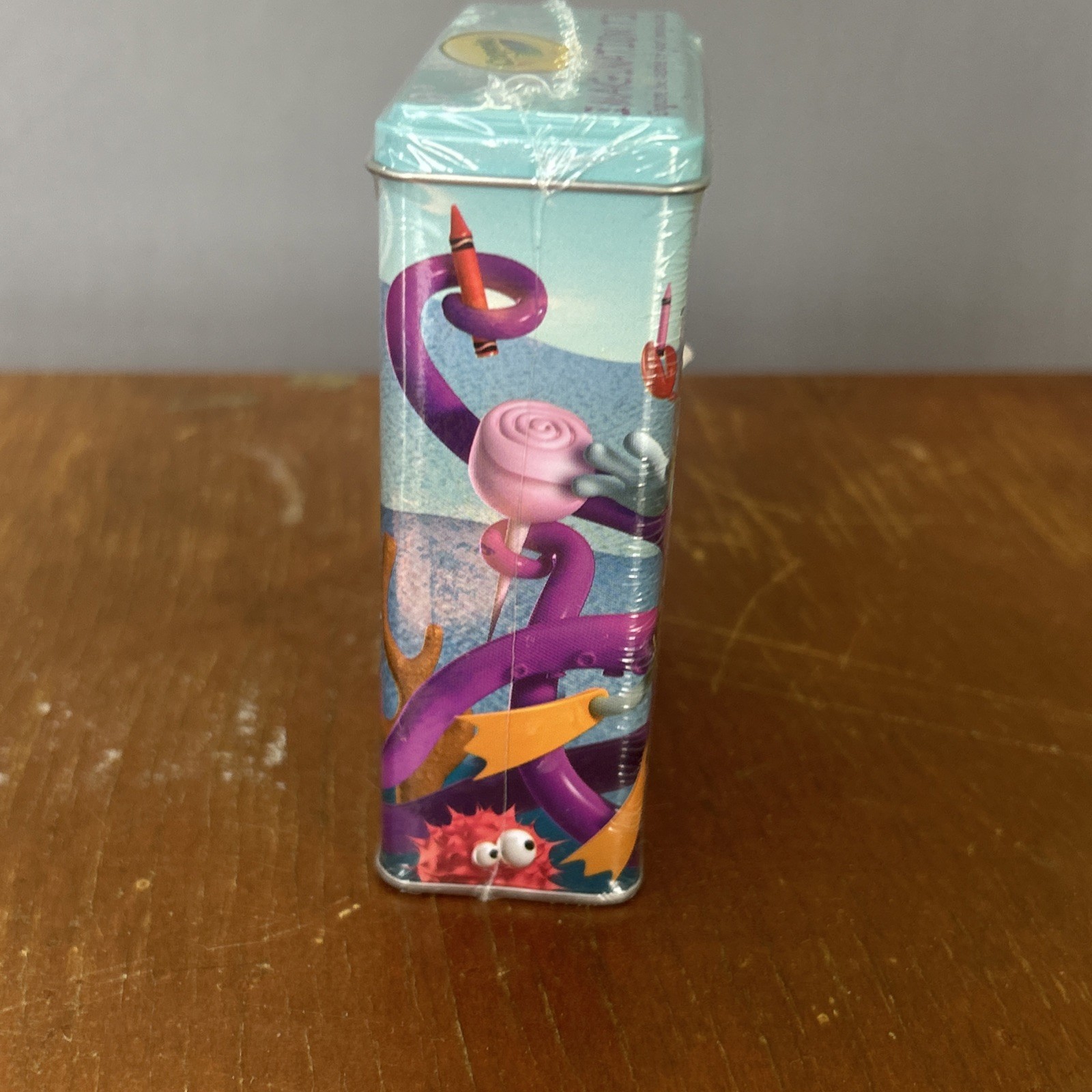 Crayola Imagination Tins Underwater, 24 Crayons in Tin, New Sealed Hallmark 2011