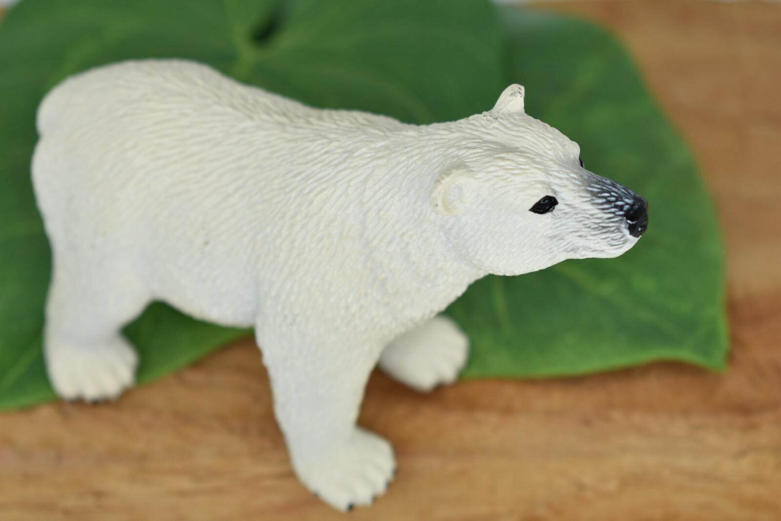 Polar Bear Very Nice Life Like Plastic Replica 4.5″L x 3.5″T – OK01 B610