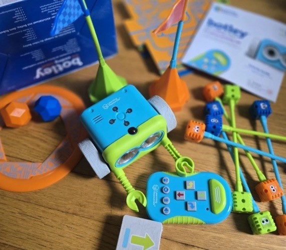 Learning Resources Botley the Coding Robot – STEM Toy – 76 Pieces Ages 5+ 1 Arm