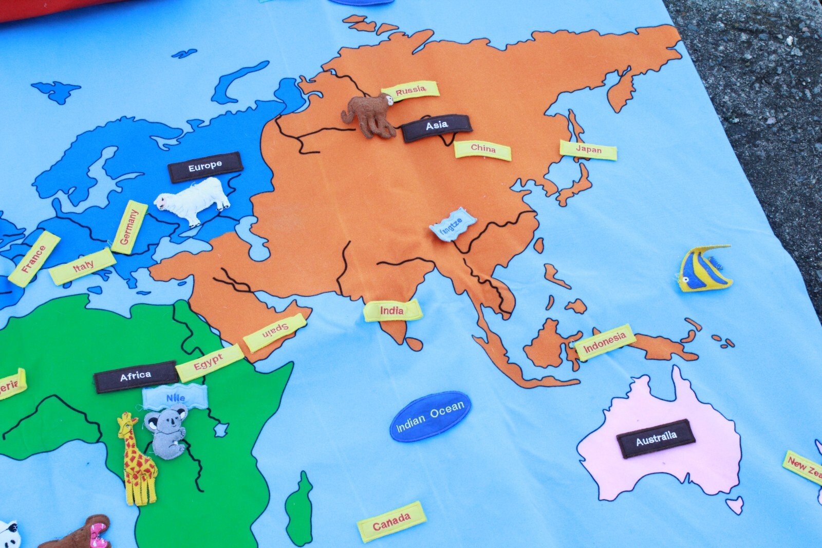 World Map FAO Schwarz HUGE 71 inches Hanging Play ANIMALS Places Bags Learning