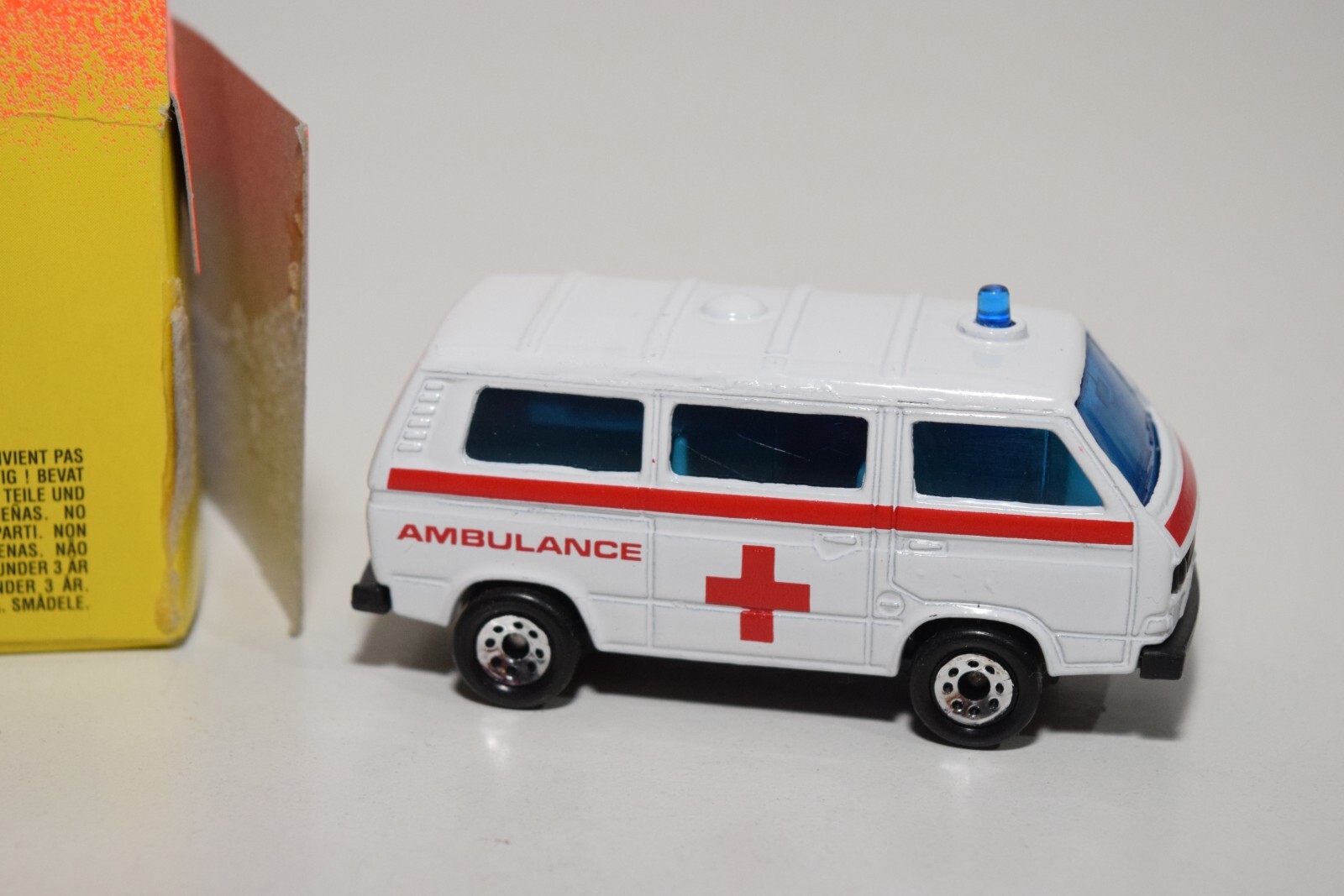 A94 1:64 3 INCH MATCHBOX LESNEY 20 VW VOLKSWAGEN AMBULANCE MIB RARE!