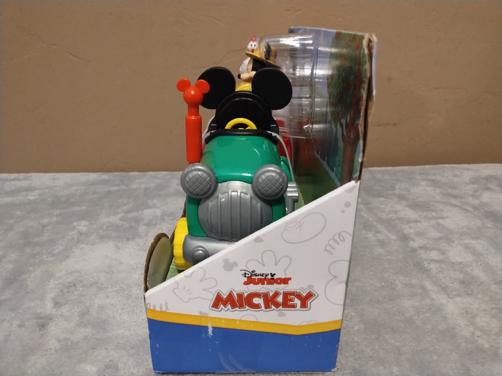 NEW Disney Junior Mickey Barnyard Fun Tractor