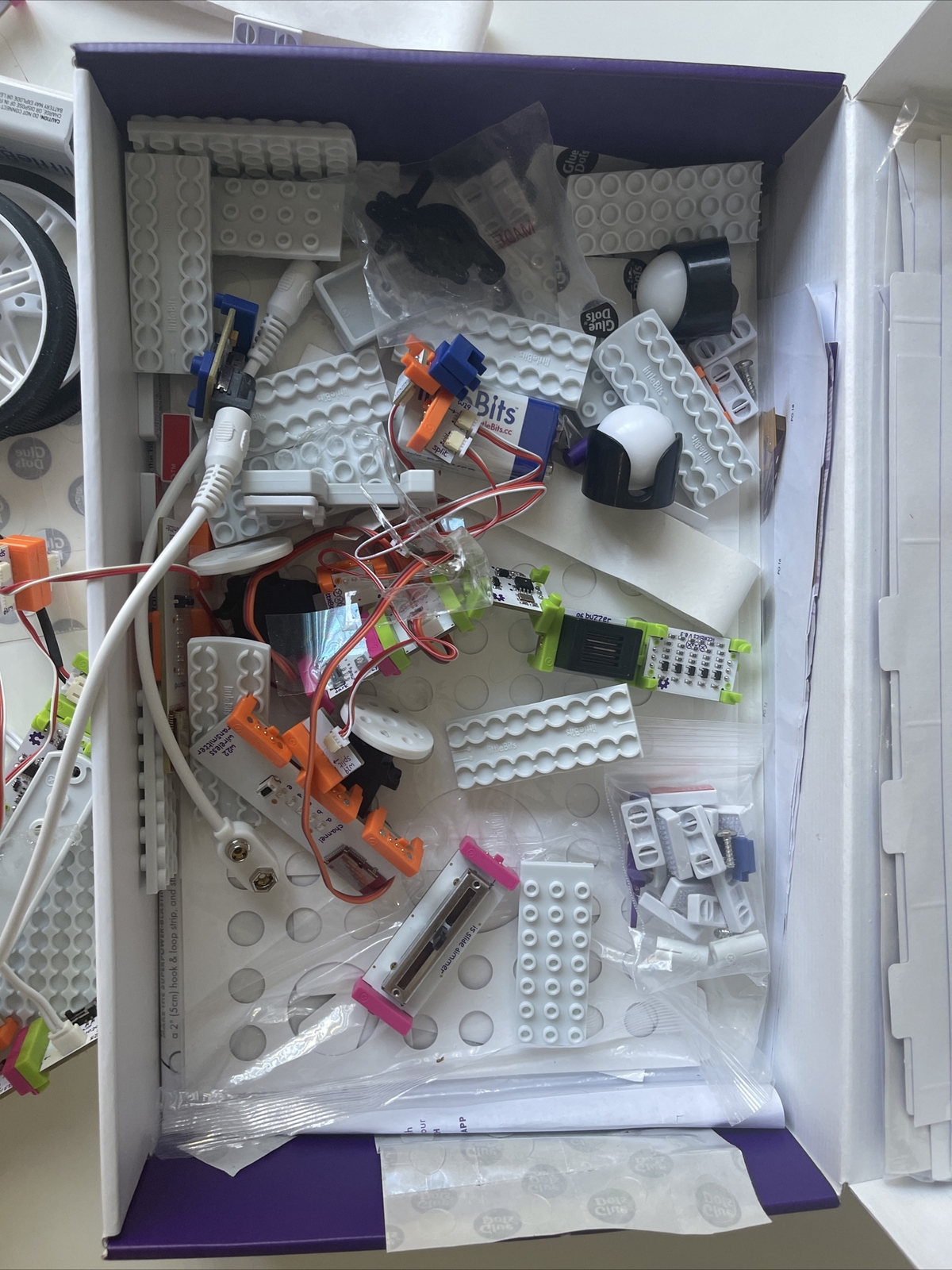 Little Bits Gizmos & Gadgets Kit, STEM – Electronic Bitbot Makers Toy – Open box