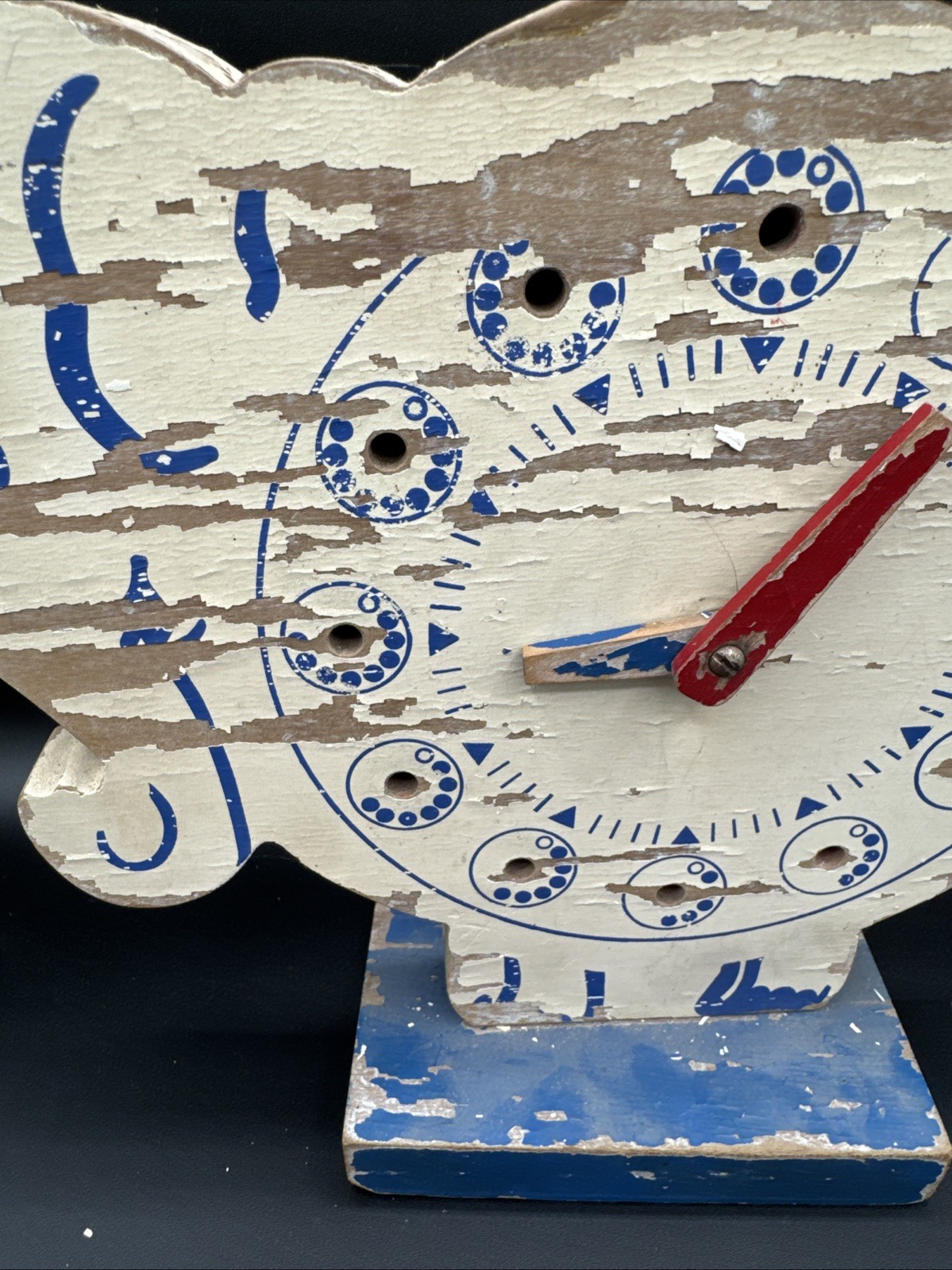 Vintage 1930/40’s Analog Teaching Wooden Clock Removable Pegs. Folk Art. (T13)