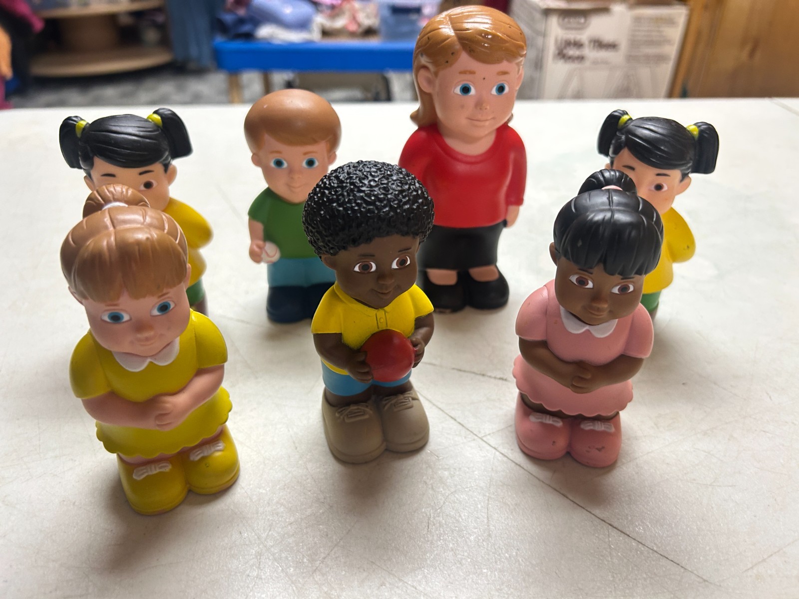 LAKESHORE EDUCATIONAL PRODUCT TODDLER DOLLHOUSE TEACHER W STUDENTS KIDS DOLLS
