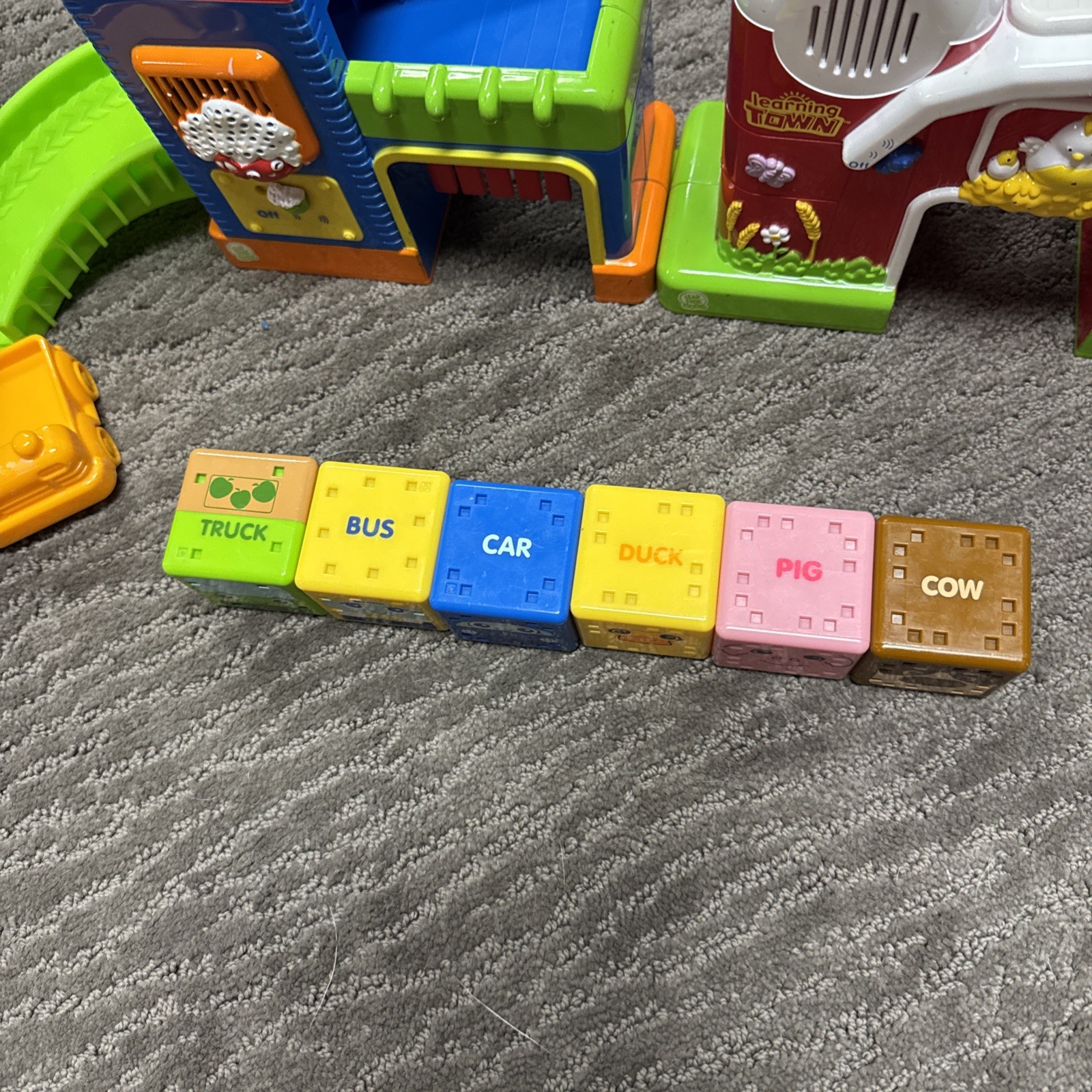 Leap Frog Learning Town Barn Buddies Car Wash Cars Toy Animal Word Color Blocks
