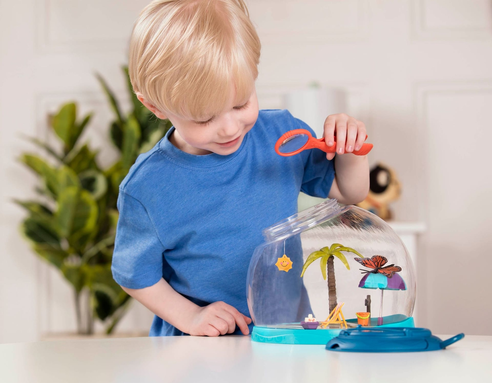 Tiki Retreat Insect Catcher Toy Discover Set with Bug House & Magnifier, Ages 4+