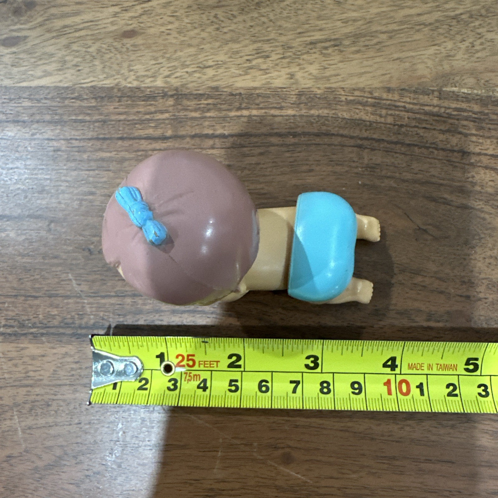 Vintage Tomy 1977 Wind Up Toy Crawling Baby Girl Blue Diaper & Hairbow ~ Tested
