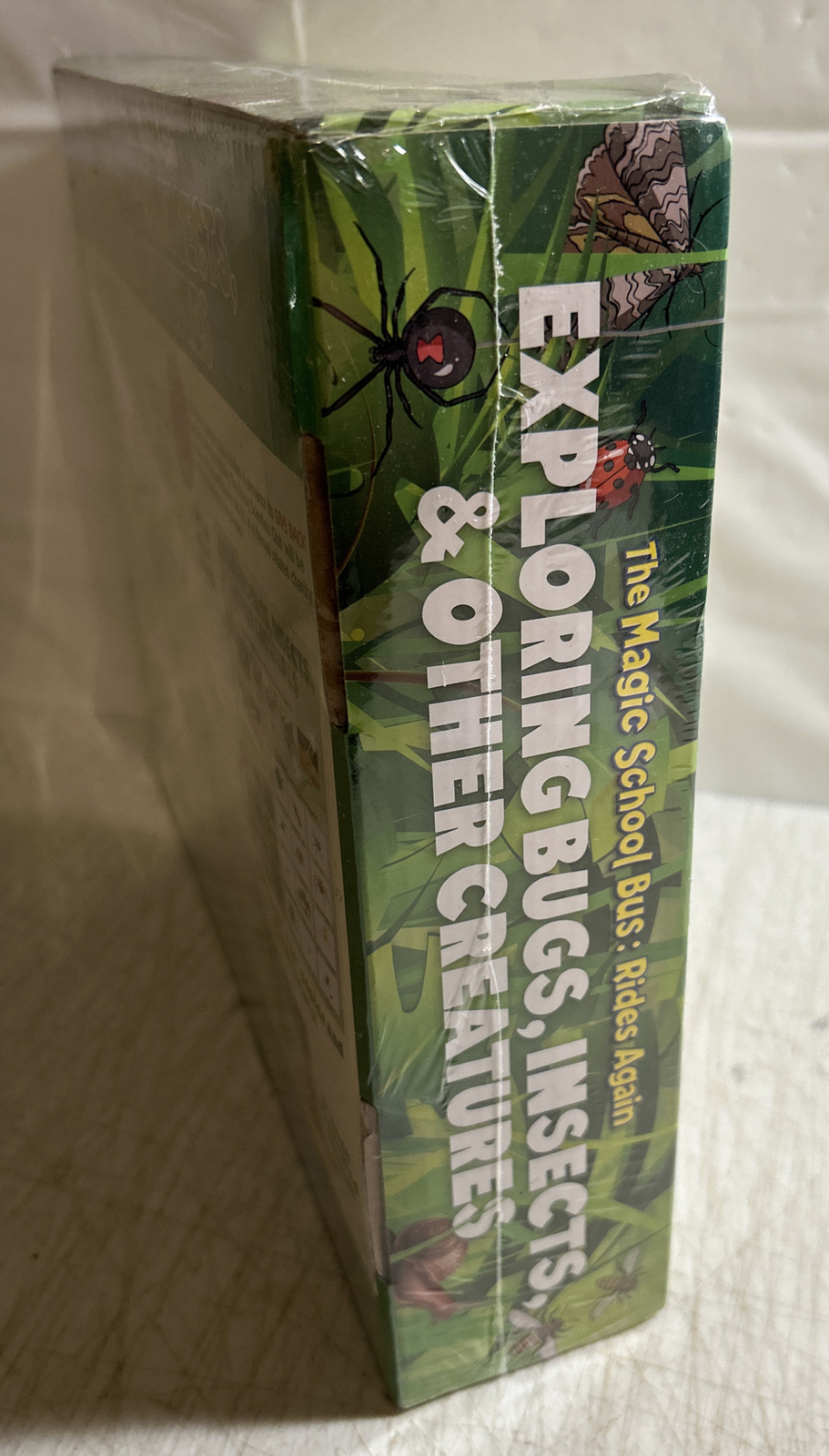The Magic School Bus Exploring Bugs, Insects & Creatures Science Kit BO5