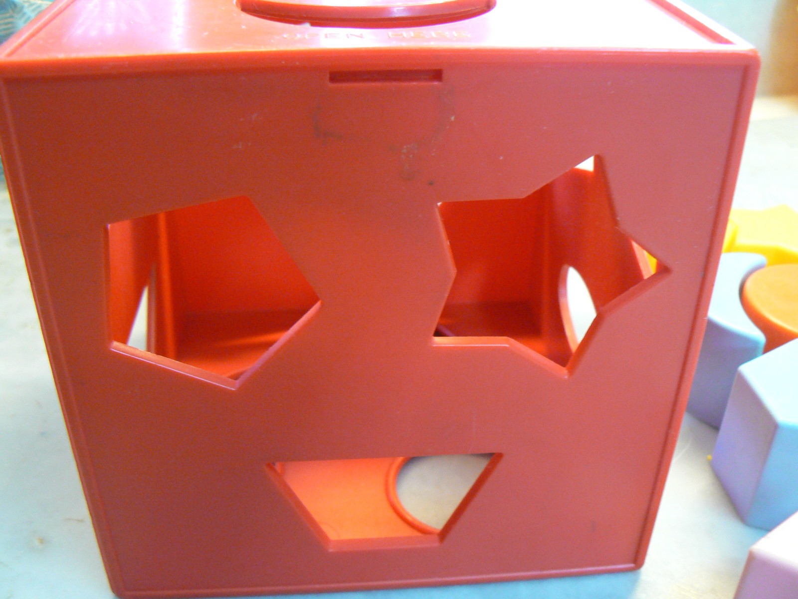 Activity Cube-Child Guidance – w/ 16 Different Shapes & 6 colors to Sort & match
