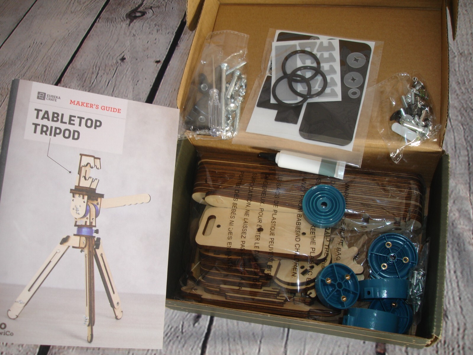 NEW Eureka TABLETOP TRIPOD Cell Phone Photos BUILD MODEL KIT KiwiCo Homeschool