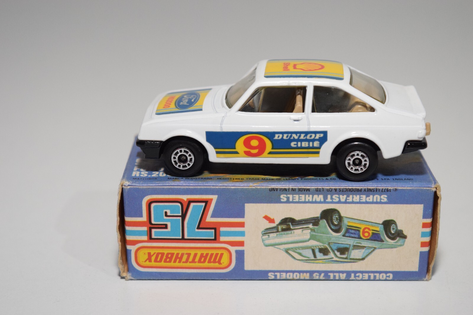 A94 1:64 3 INCH MATCHBOX SUPERFAST 9 FORD RS.2000 RS2000 RALLY WHITE MIB