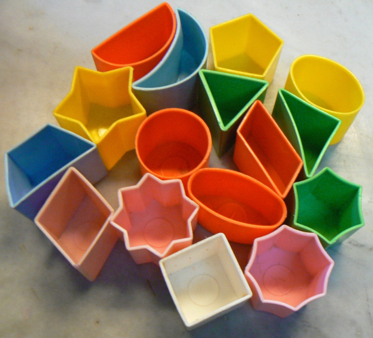 Activity Cube-Child Guidance – w/ 16 Different Shapes & 6 colors to Sort & match