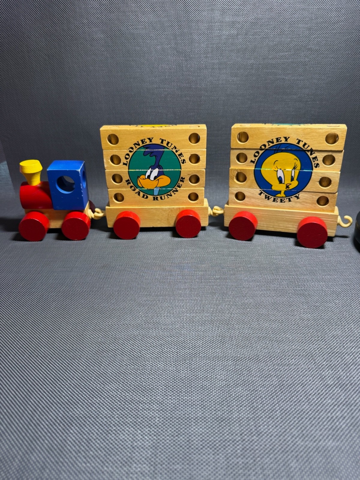 1992 Looney Tunes Wooden Puzzle Pull Toy Train, Engine And Two Rail Cars CLEAN