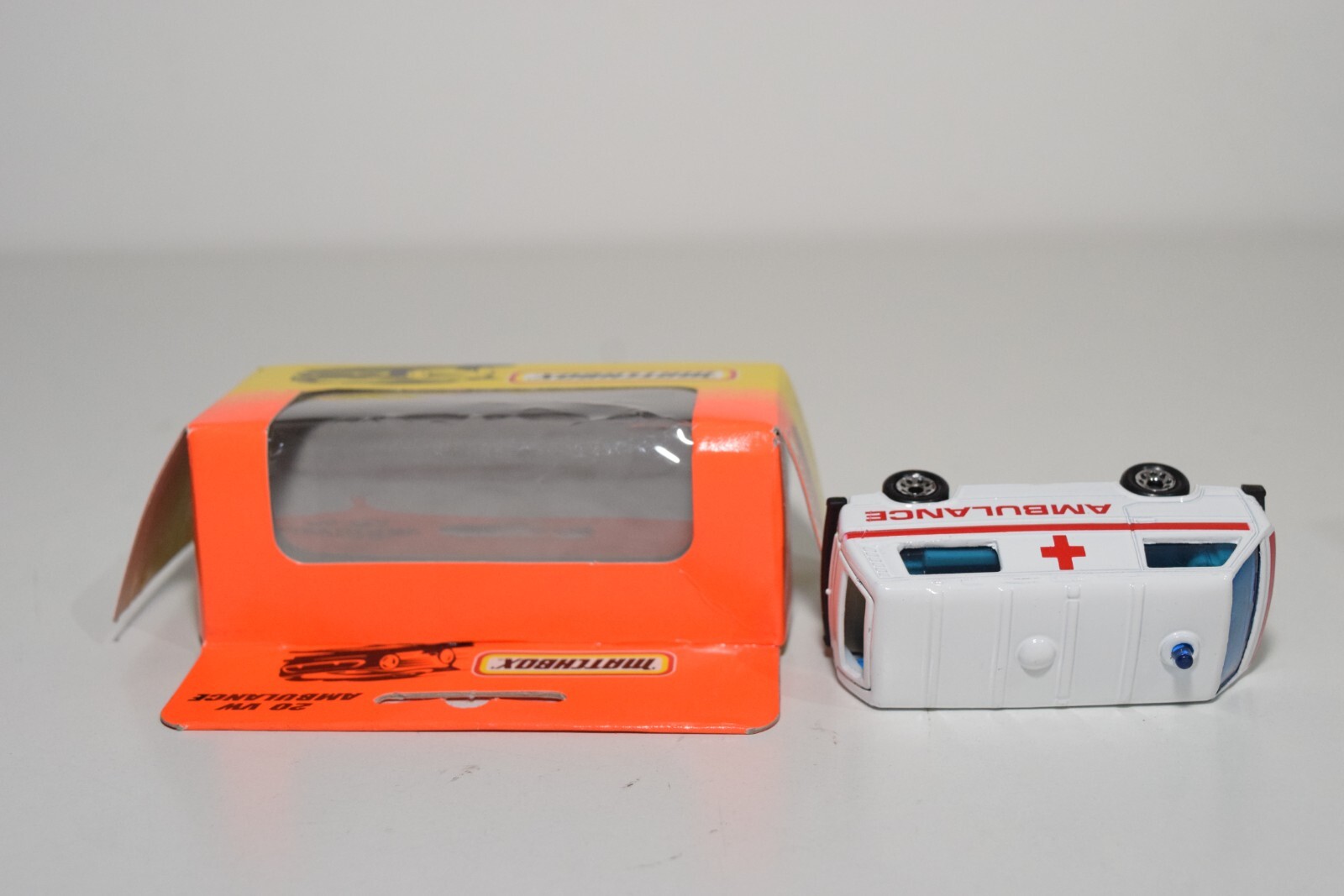 A94 1:64 3 INCH MATCHBOX LESNEY 20 VW VOLKSWAGEN AMBULANCE MIB RARE!