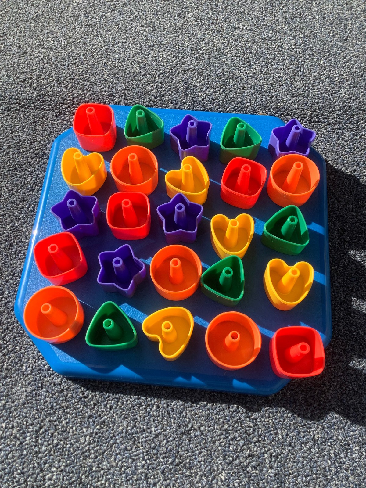 NEW! Avon Fun Beginnings Bright Shapes Pegboard #1 Sort by color & shape