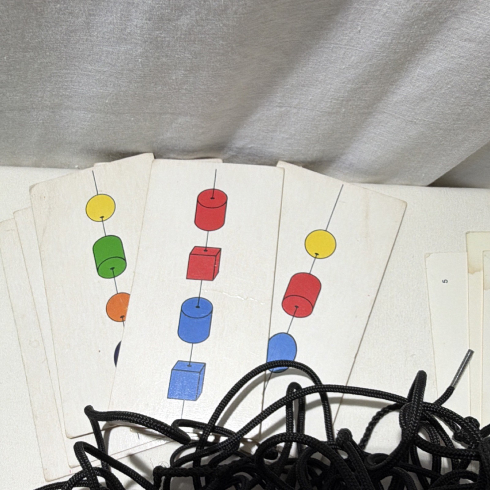 Wooden Colored Beads Educational Toy with Pattern Cards for Kids Vintage 1985