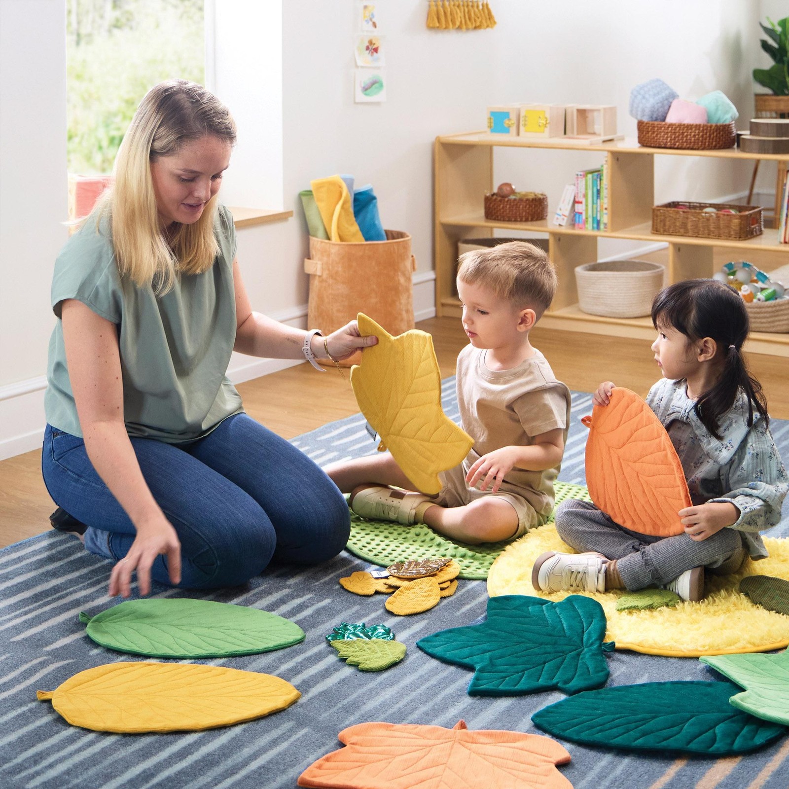 Kaplan Early Learning Jumbo Sensory Leaves – Set of 8