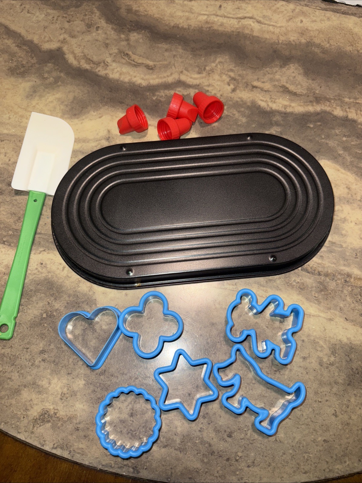 KIDS COOKING CLUB BAKING KIT Cookie Cutters , Spatula , Pastry Tips