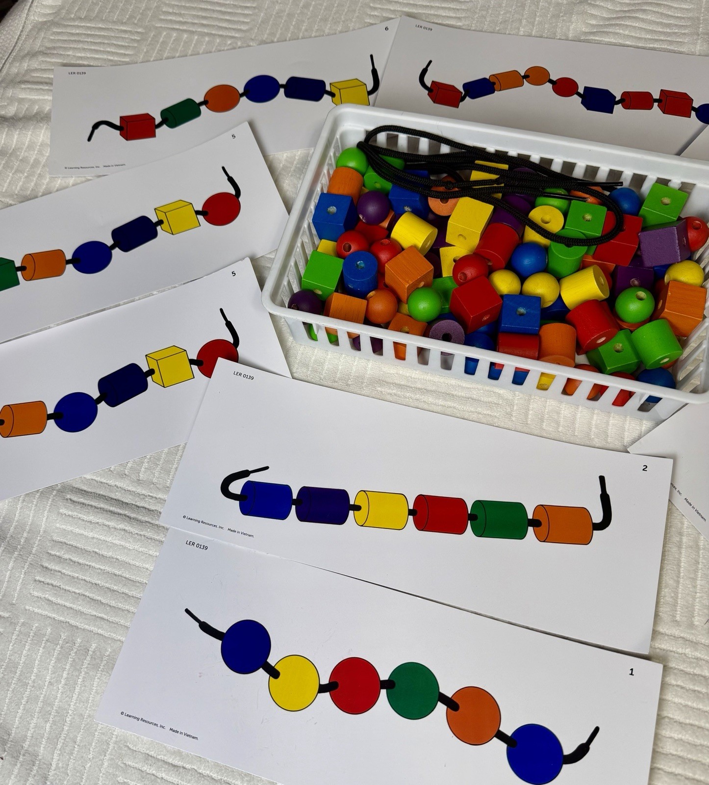 Learning Resources Multicolor Lacing Beads w/ Pattern Cards & Laces 117 pcs